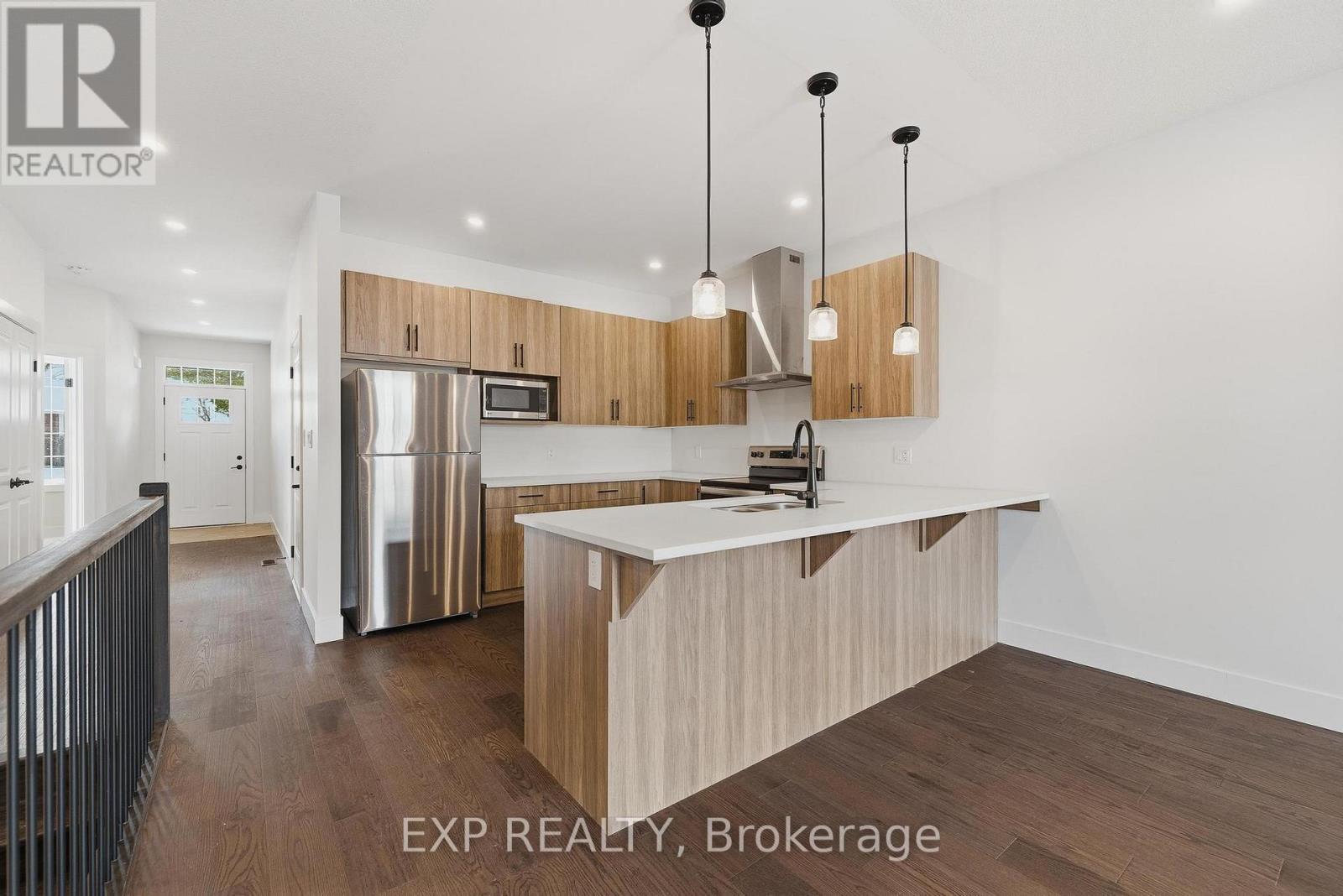 4 Elgin Street W, Norwich, ON - Indoor Photo Showing Kitchen With Stainless Steel Kitchen With Double Sink With Upgraded Kitchen