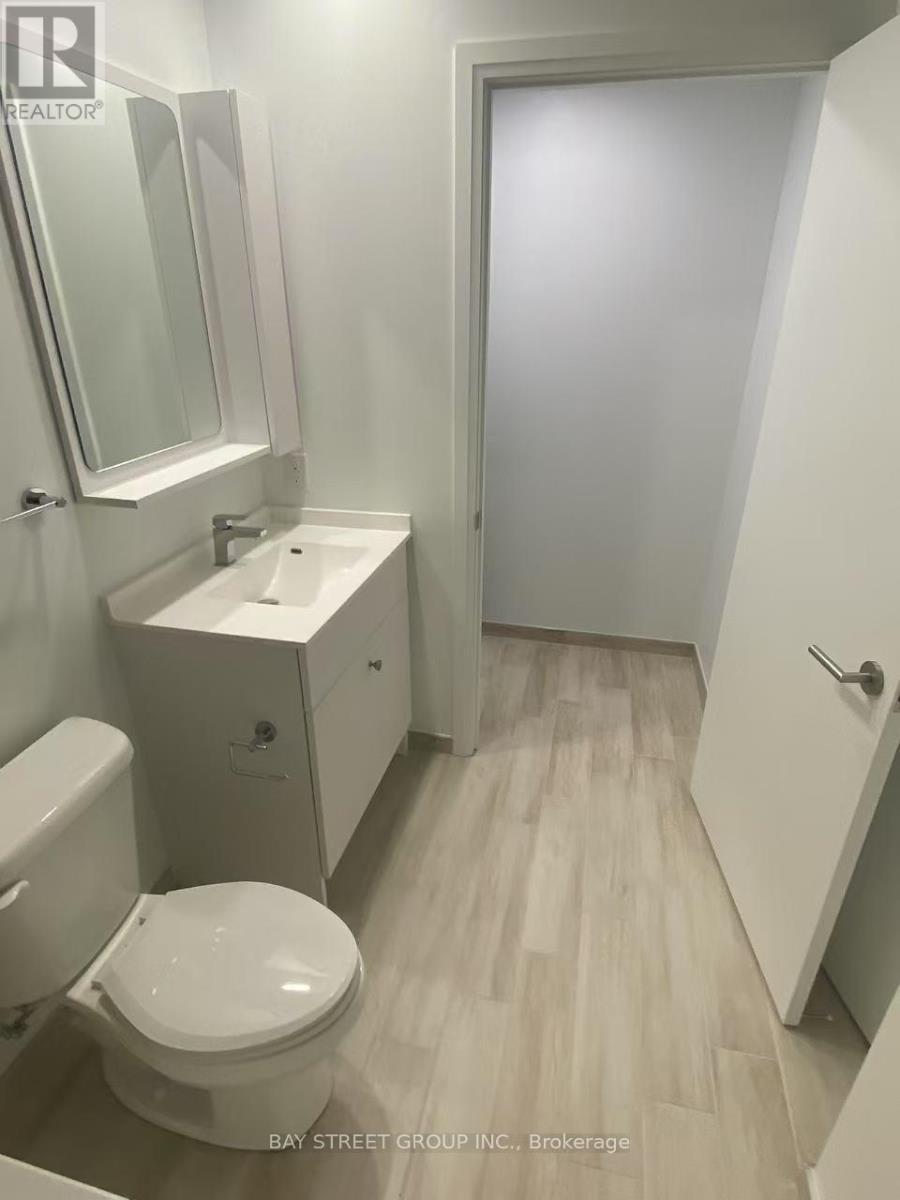 2610 - 75 Canterbury Place W, Toronto, ON - Indoor Photo Showing Bathroom