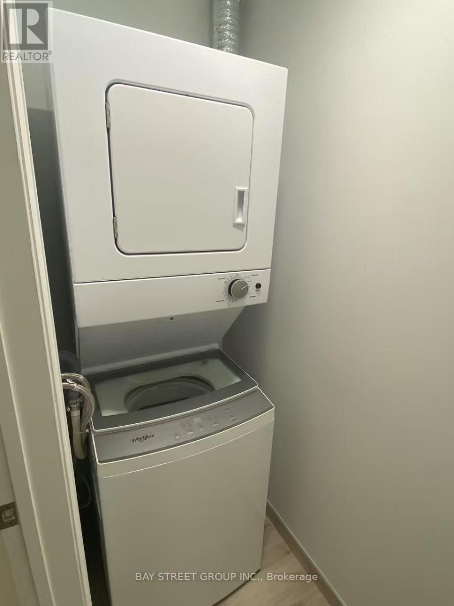 2610 - 75 Canterbury Place W, Toronto, ON - Indoor Photo Showing Laundry Room