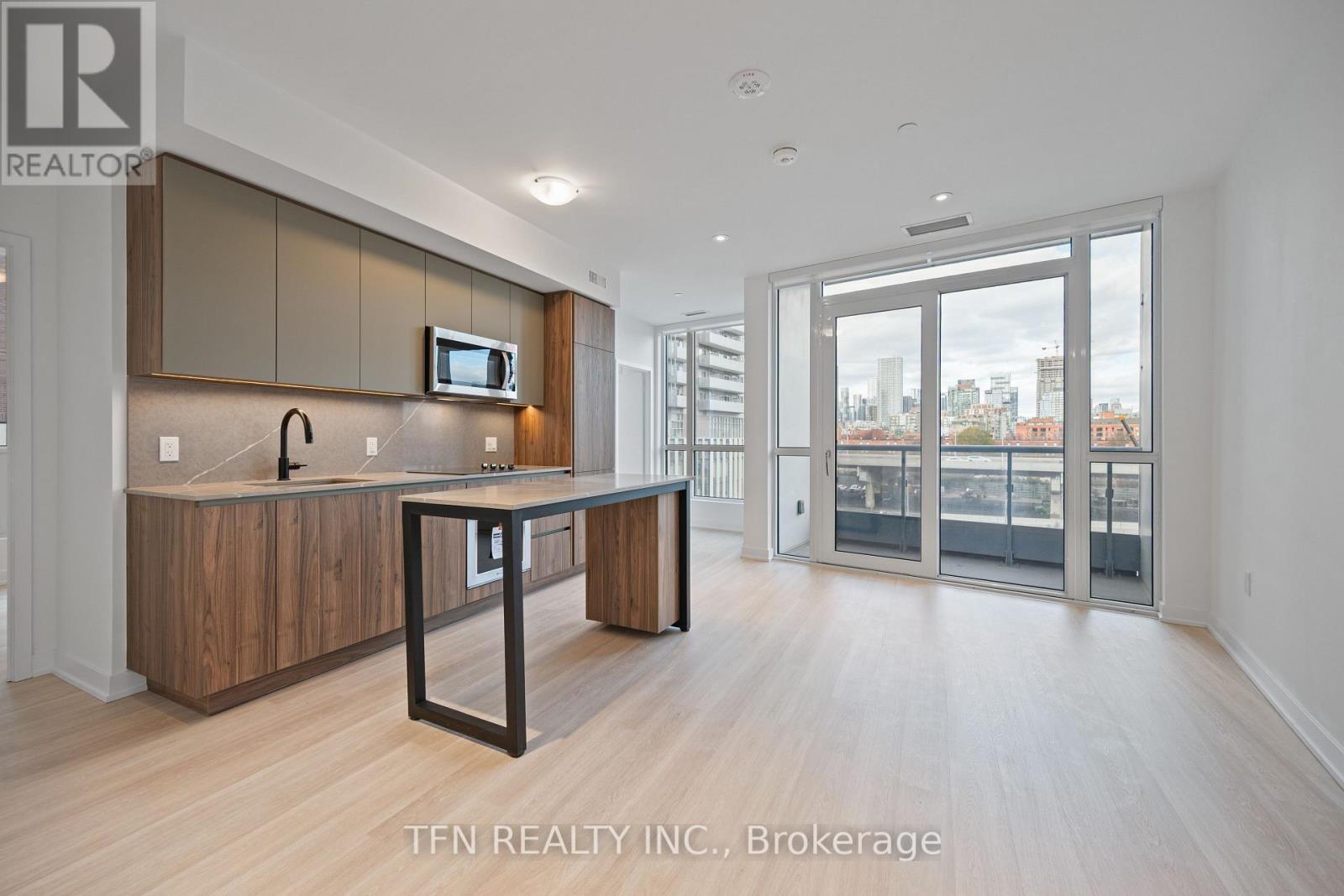 532 - 15 Richardson Street, Toronto, ON - Indoor Photo Showing Kitchen