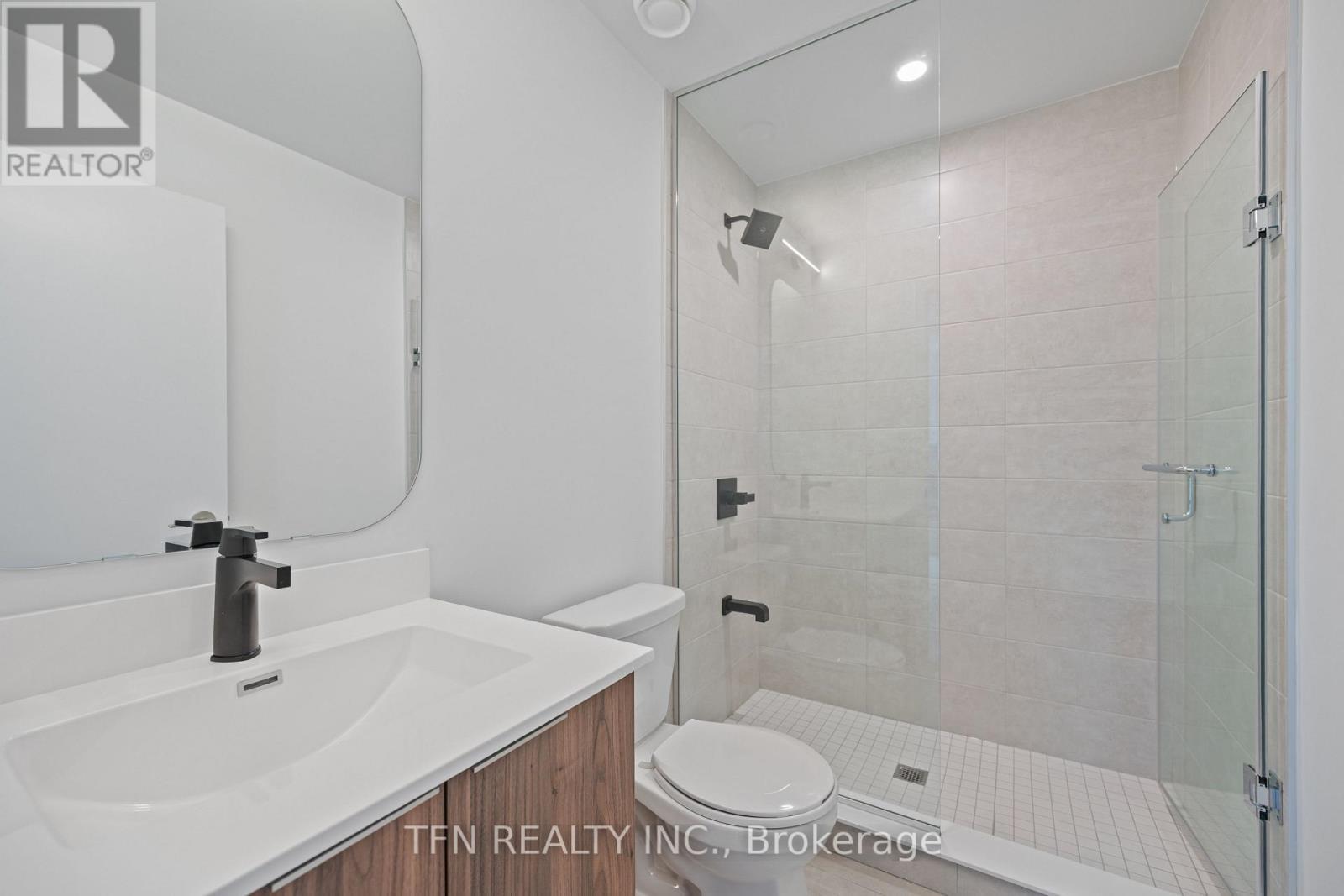 532 - 15 Richardson Street, Toronto, ON - Indoor Photo Showing Bathroom