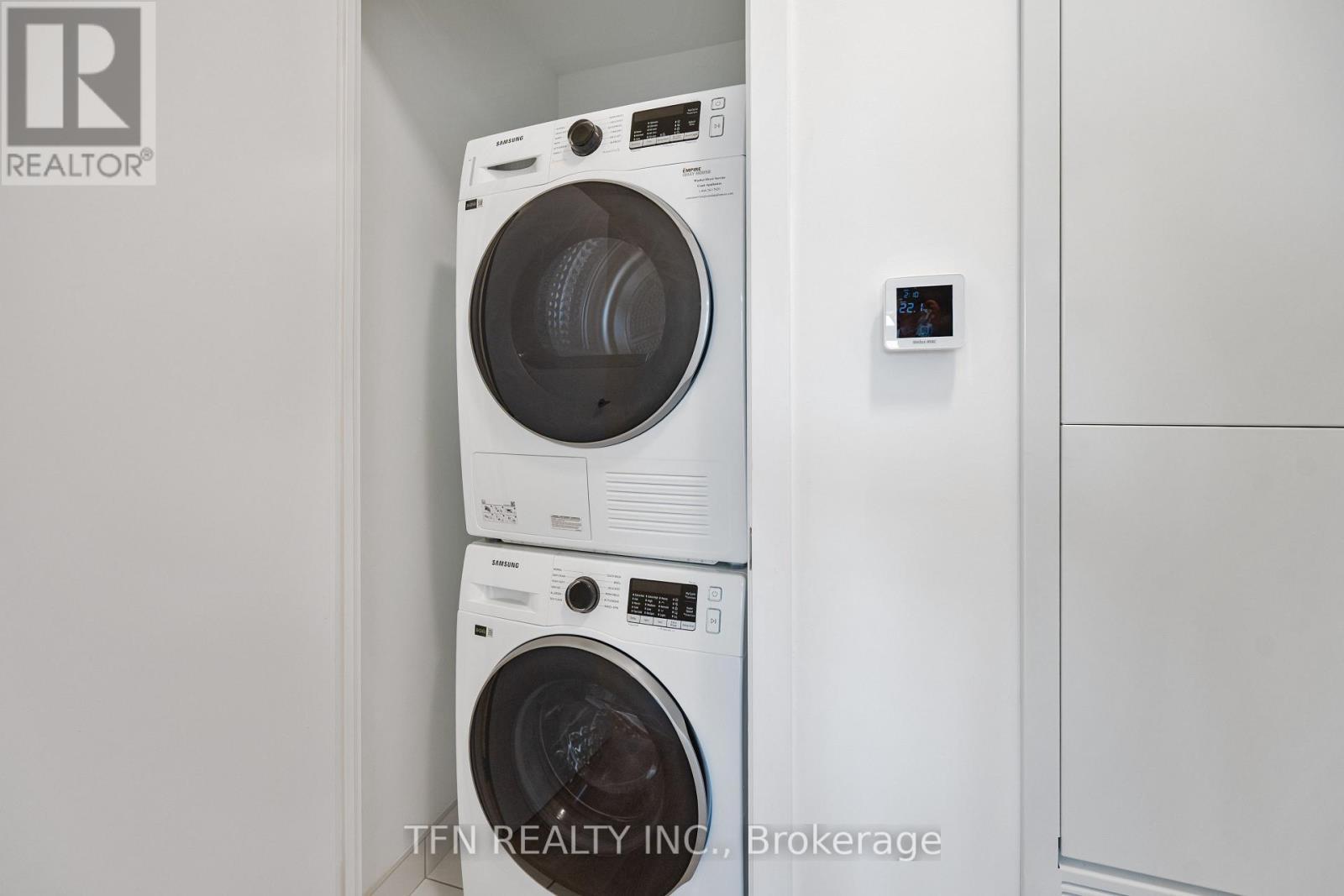 532 - 15 Richardson Street, Toronto, ON - Indoor Photo Showing Laundry Room