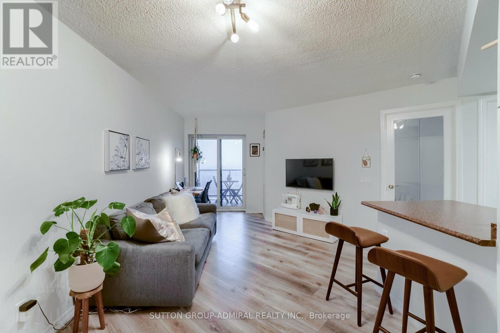1138 - 60 Heintzman Street, Toronto, ON - Indoor Photo Showing Living Room