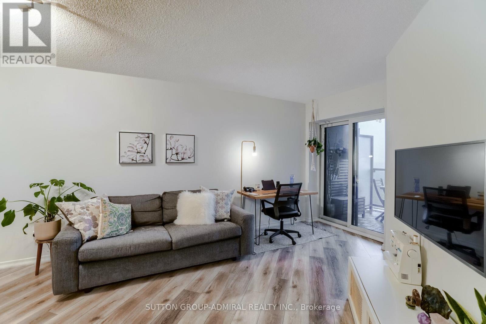 1138 - 60 Heintzman Street, Toronto, ON - Indoor Photo Showing Living Room