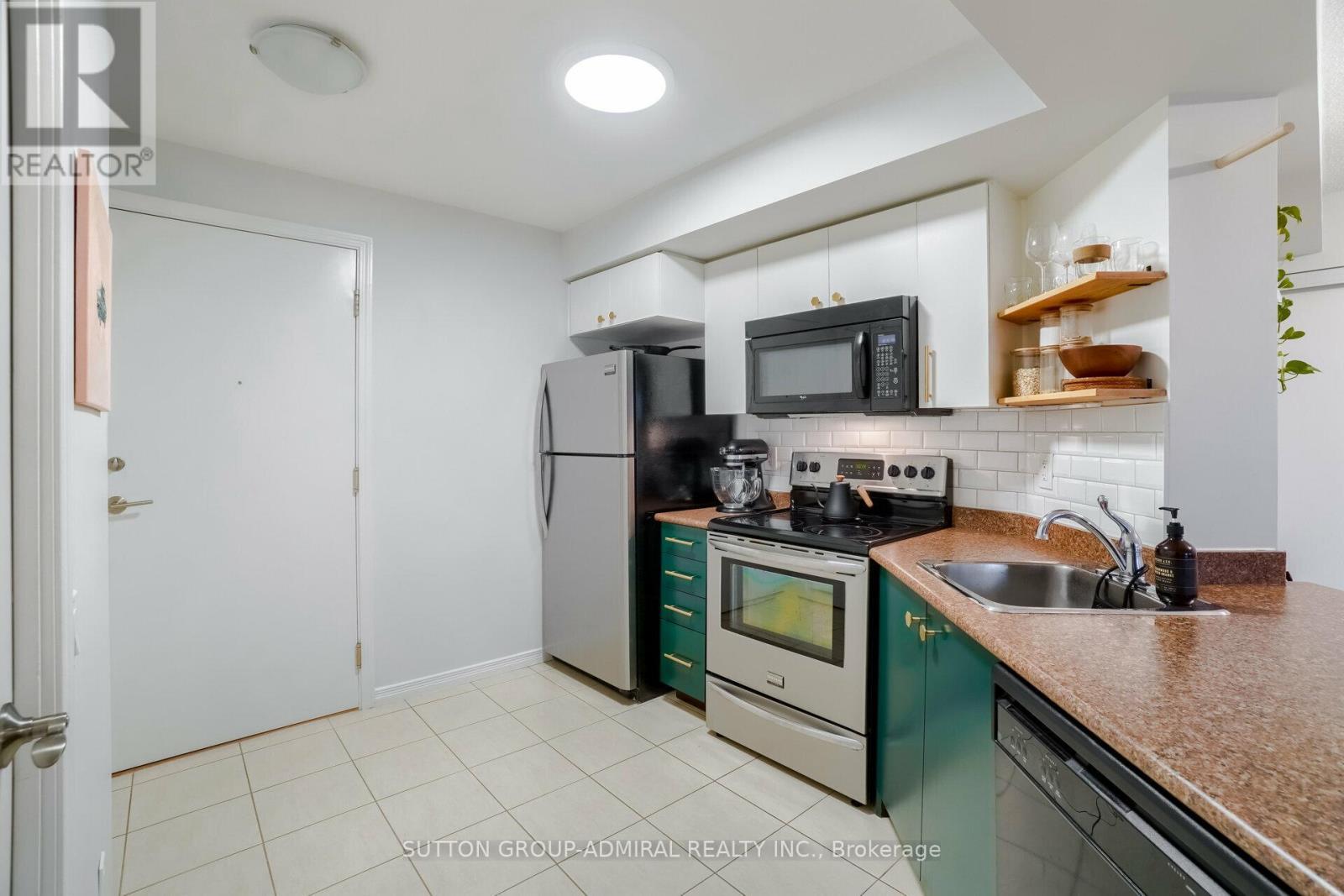 1138 - 60 Heintzman Street, Toronto, ON - Indoor Photo Showing Kitchen