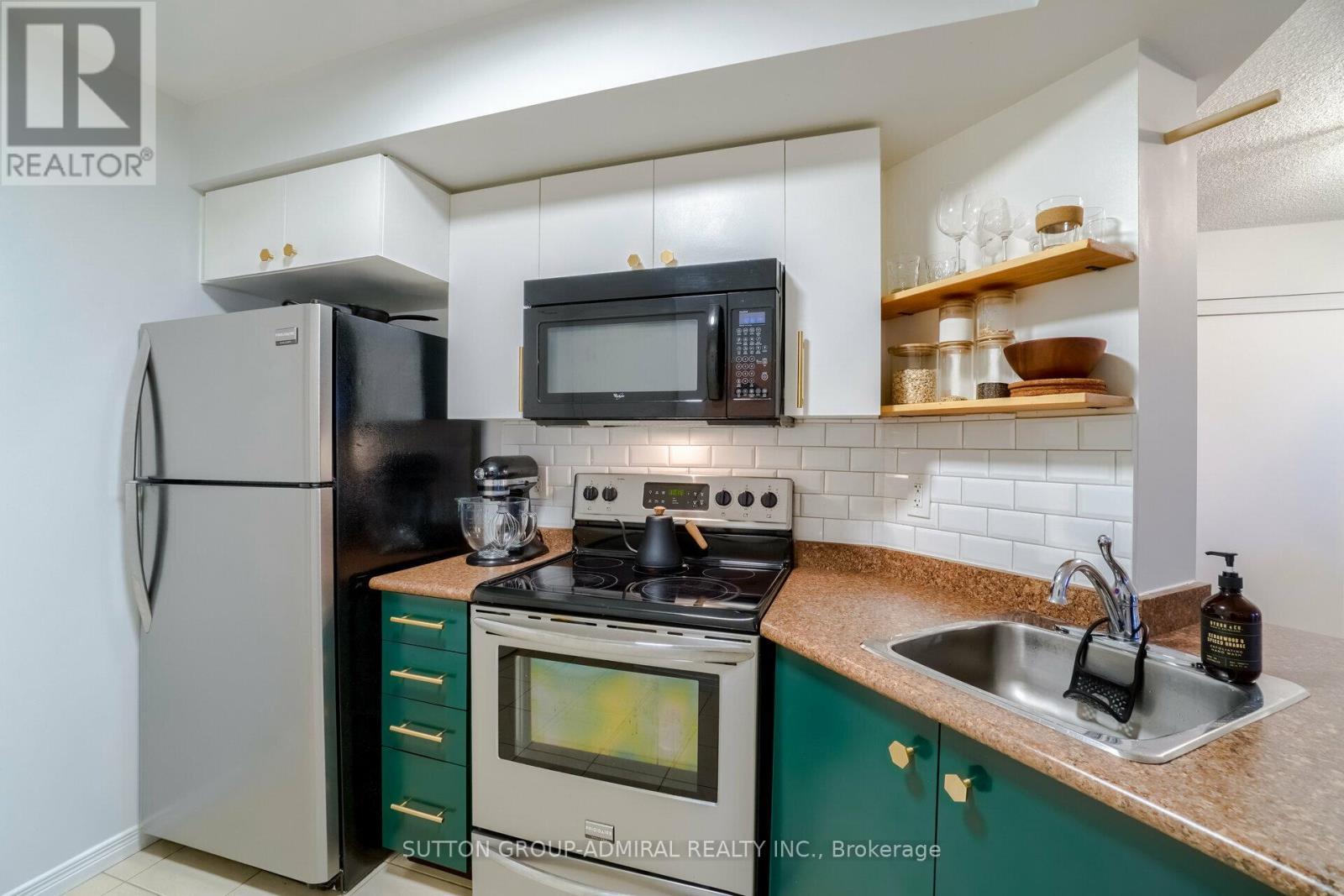 1138 - 60 Heintzman Street, Toronto, ON - Indoor Photo Showing Kitchen