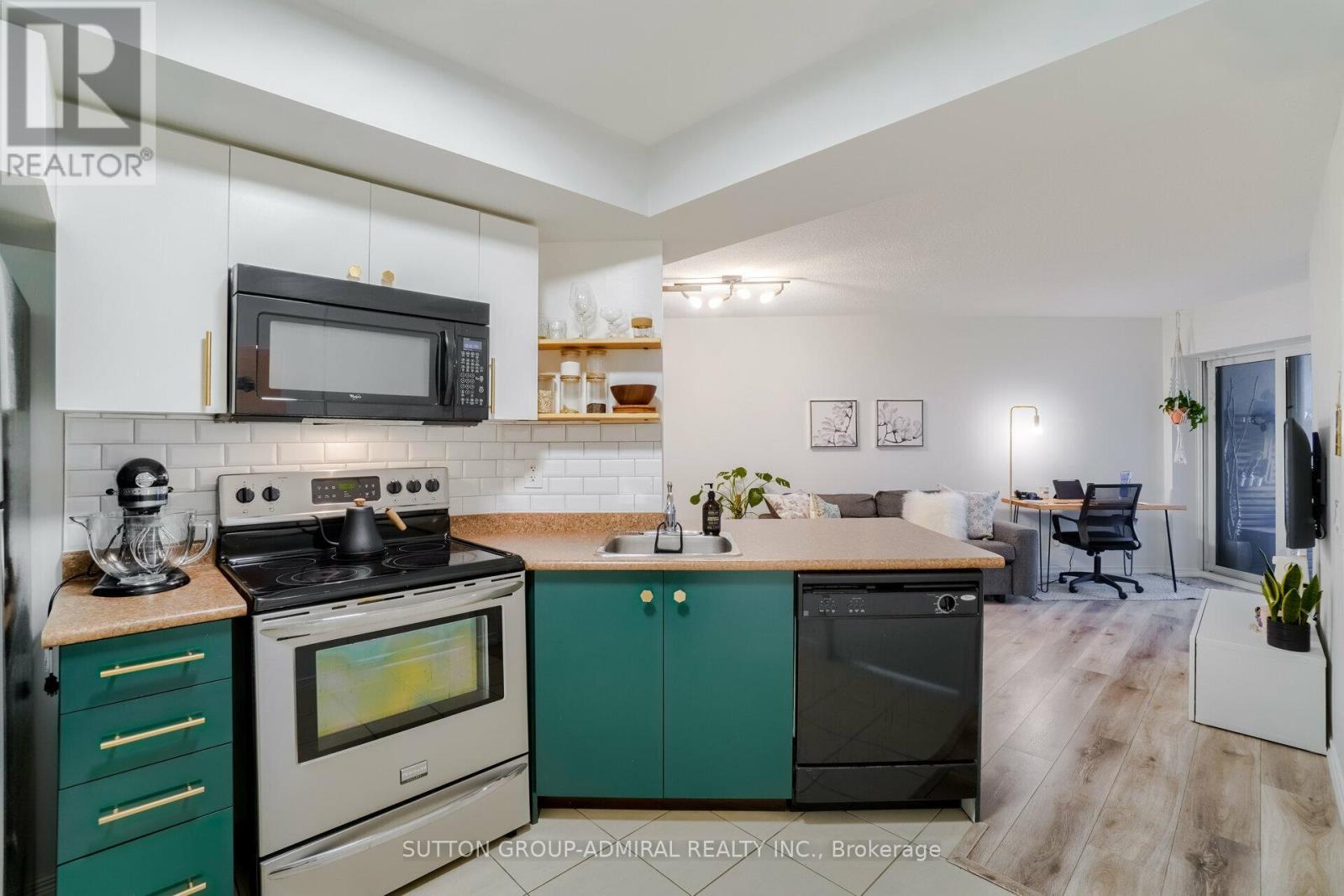 1138 - 60 Heintzman Street, Toronto, ON - Indoor Photo Showing Kitchen