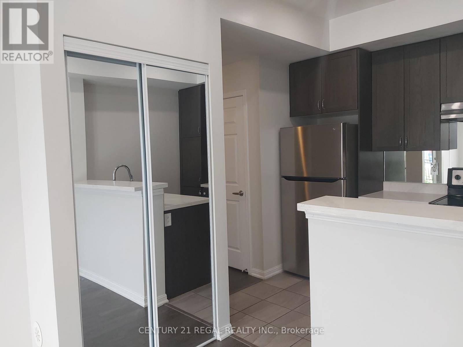 178 - 250 Sunny Meadow Boulevard, Brampton, ON - Indoor Photo Showing Kitchen
