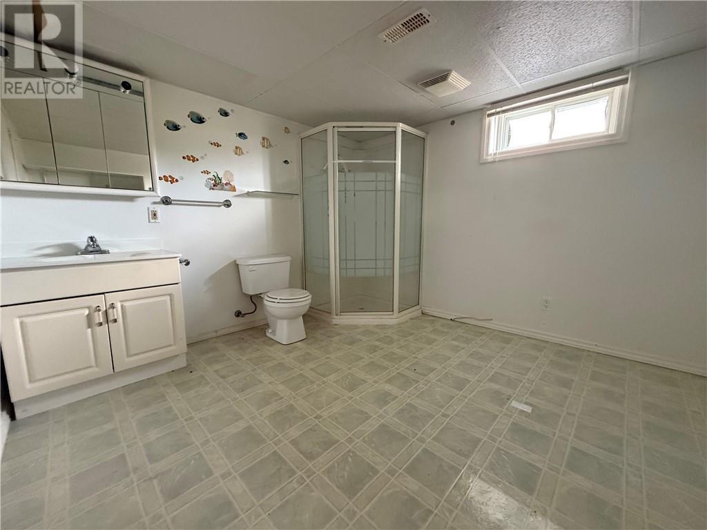 200 Hillside Drive S, Elliot Lake, ON - Indoor Photo Showing Bathroom