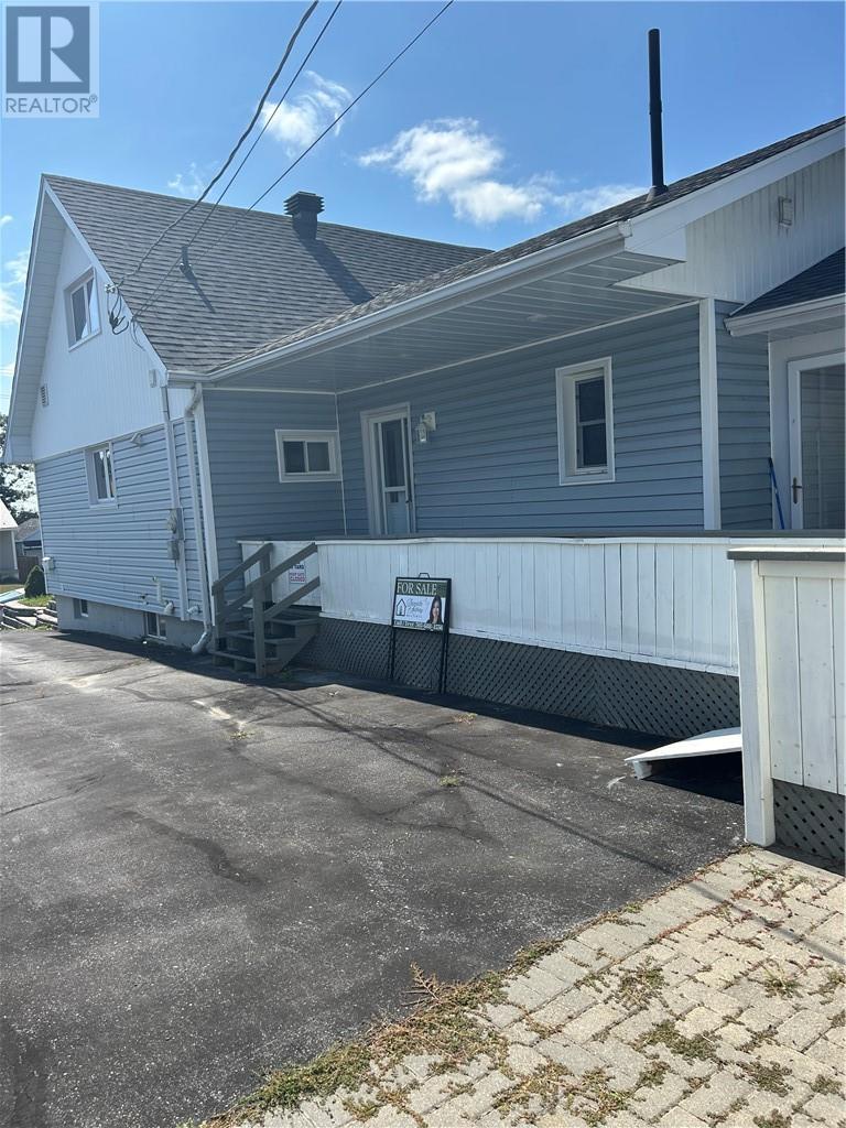 200 Hillside Drive S, Elliot Lake, ON - Outdoor