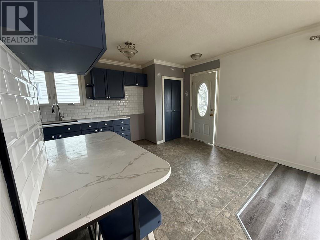 200 Hillside Drive S, Elliot Lake, ON - Indoor Photo Showing Kitchen