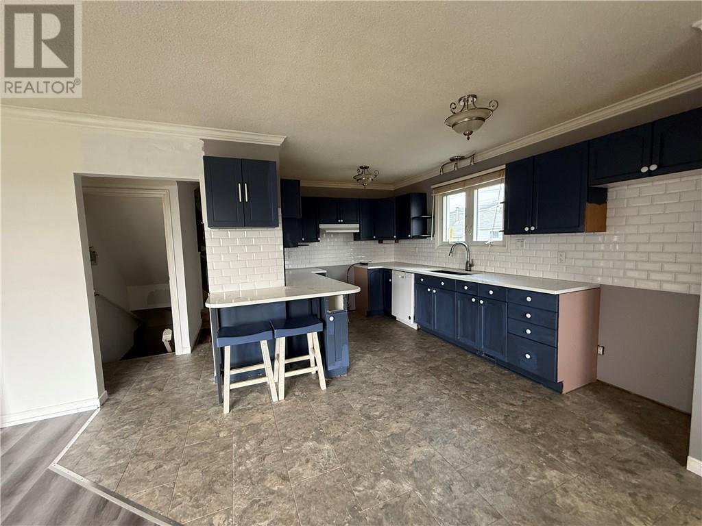 200 Hillside Drive S, Elliot Lake, ON - Indoor Photo Showing Kitchen
