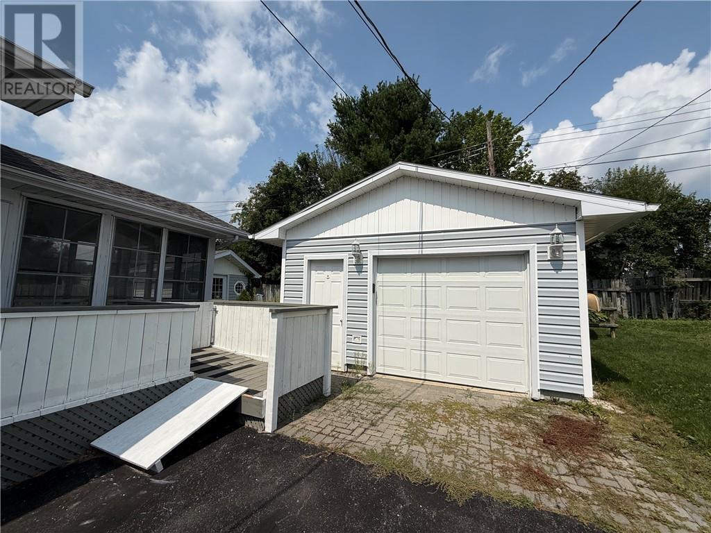 200 Hillside Drive S, Elliot Lake, ON - Outdoor With Exterior