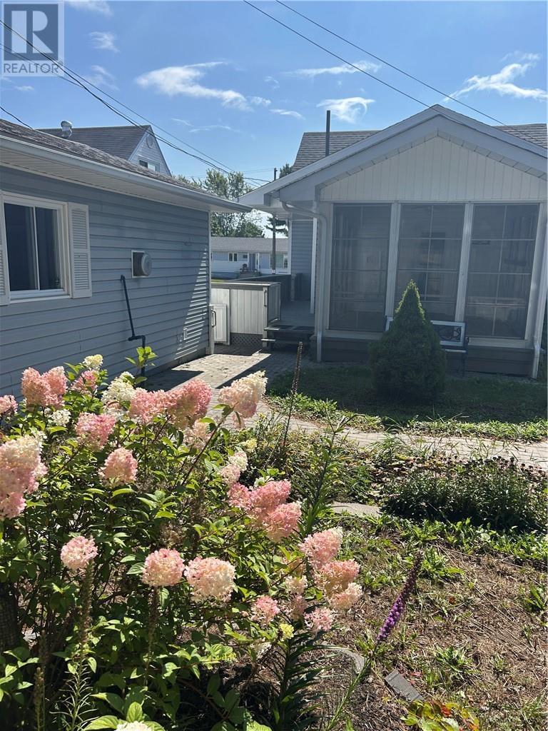 200 Hillside Drive S, Elliot Lake, ON - Outdoor