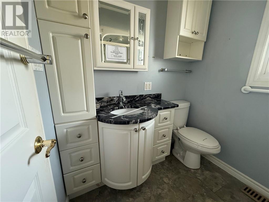 200 Hillside Drive S, Elliot Lake, ON - Indoor Photo Showing Bathroom