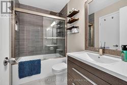 upstairs main bathroom -