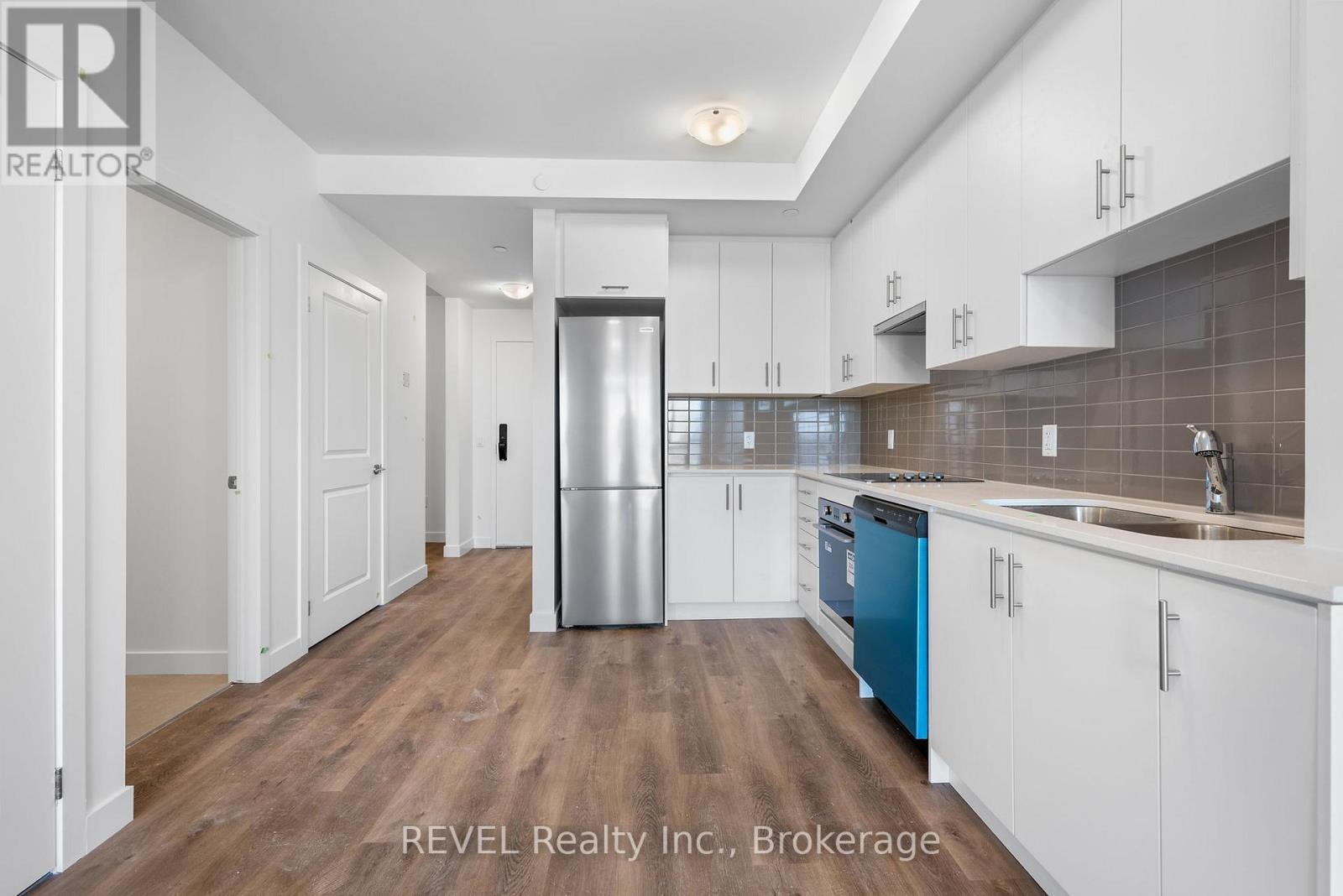 315 - 461 Green Road, Hamilton (Lakeshore), ON - Indoor Photo Showing Kitchen With Double Sink
