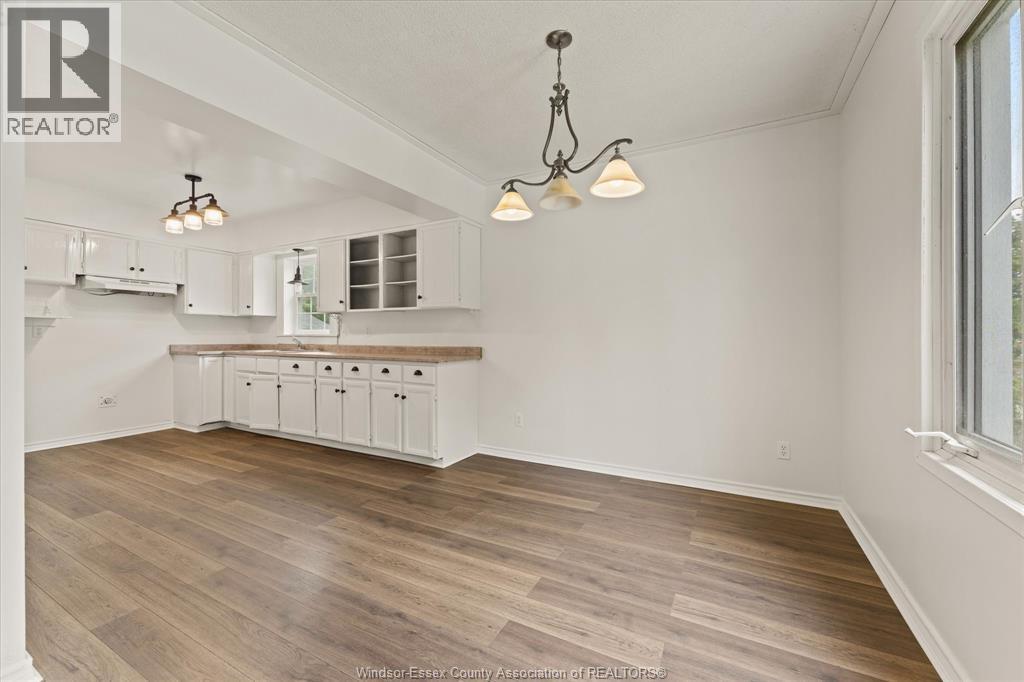 1533 Alexis Road, Windsor, ON - Indoor Photo Showing Kitchen