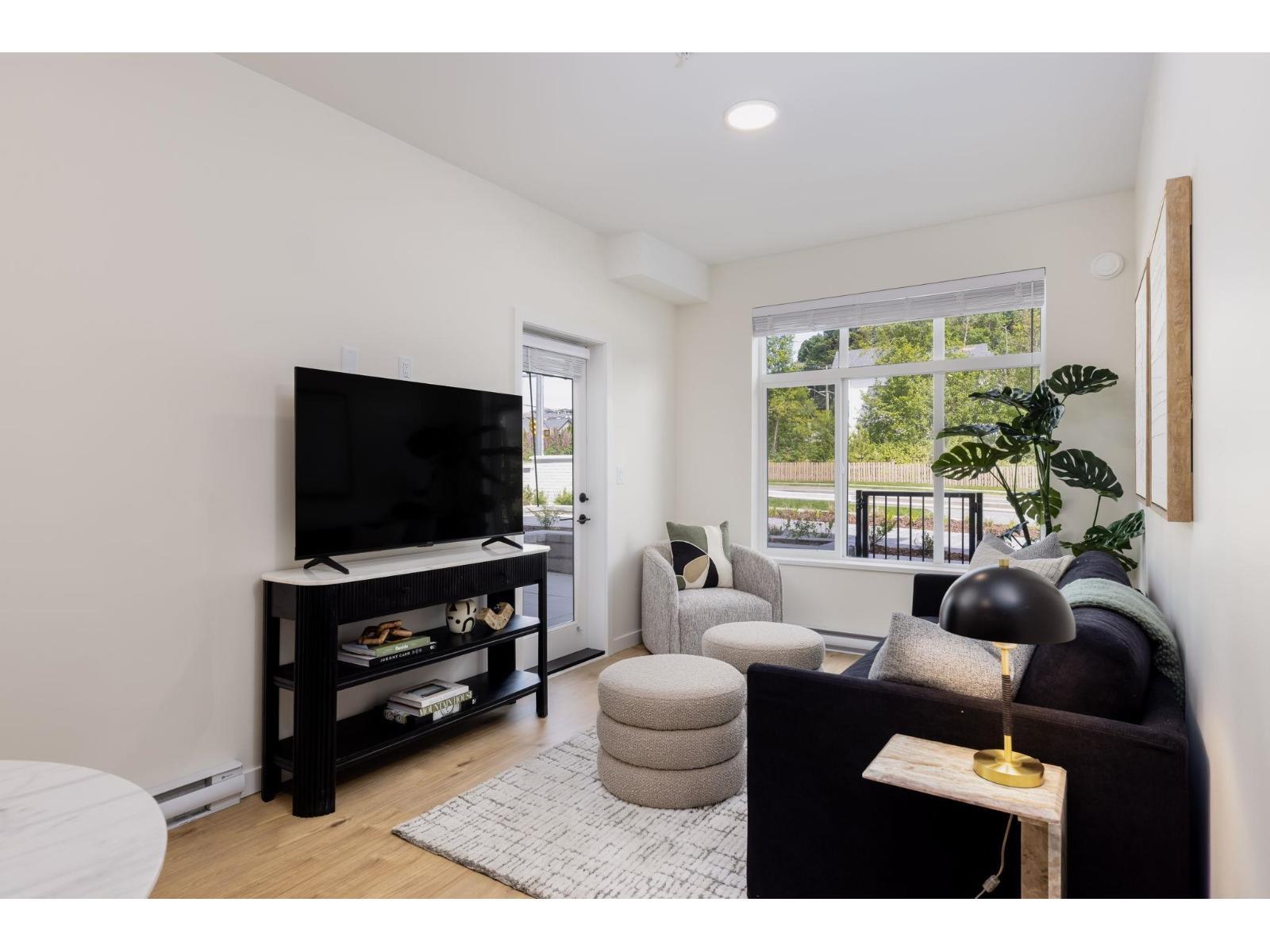 409 33920 Best Avenue, Mission, BC - Indoor Photo Showing Living Room