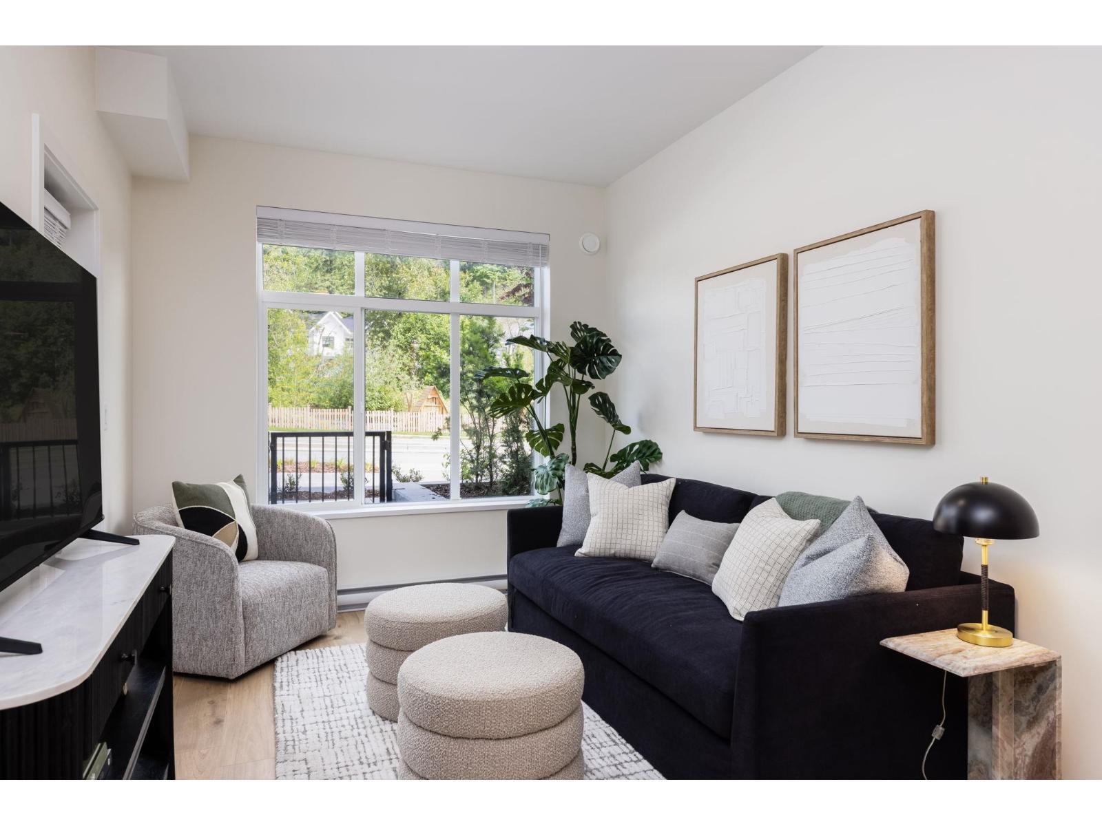 409 33920 Best Avenue, Mission, BC - Indoor Photo Showing Living Room