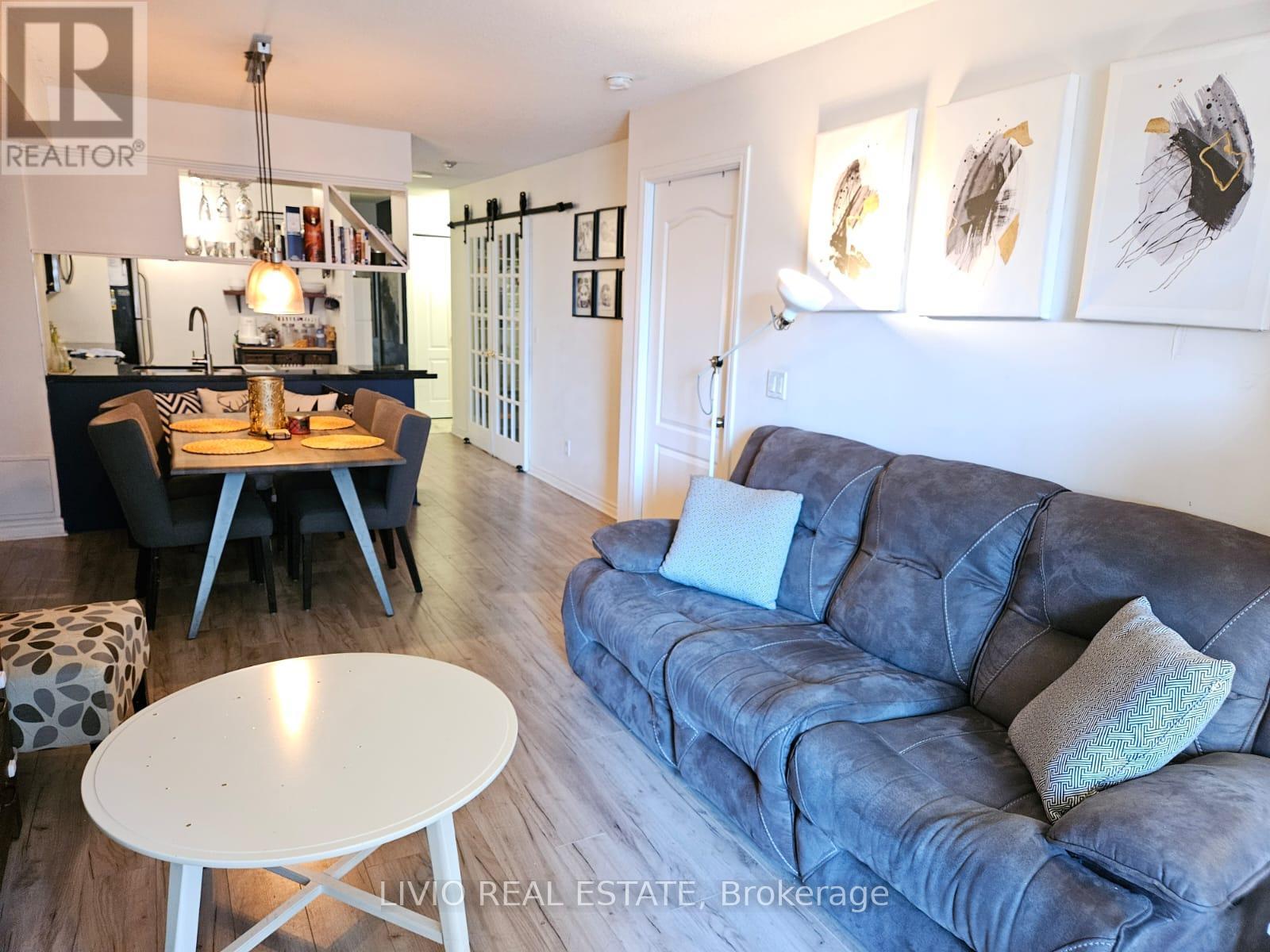 509 - 4080 Living Arts Drive, Mississauga, ON - Indoor Photo Showing Living Room