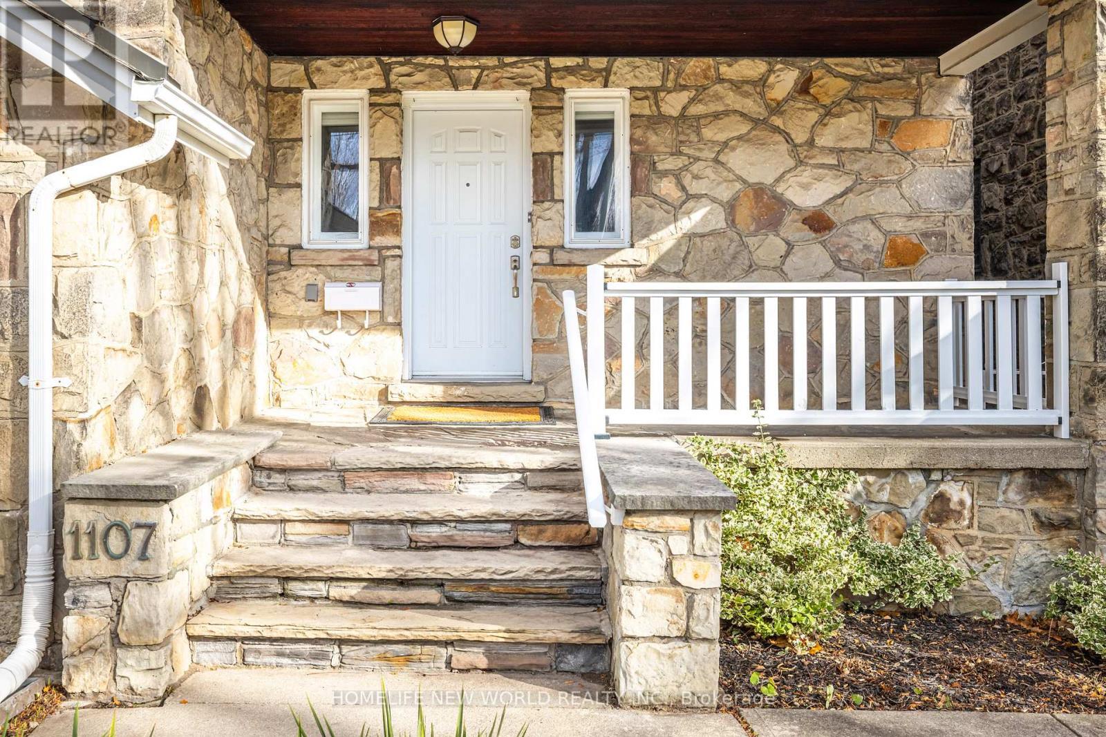 1107 Royal York Road, Toronto, ON - Outdoor