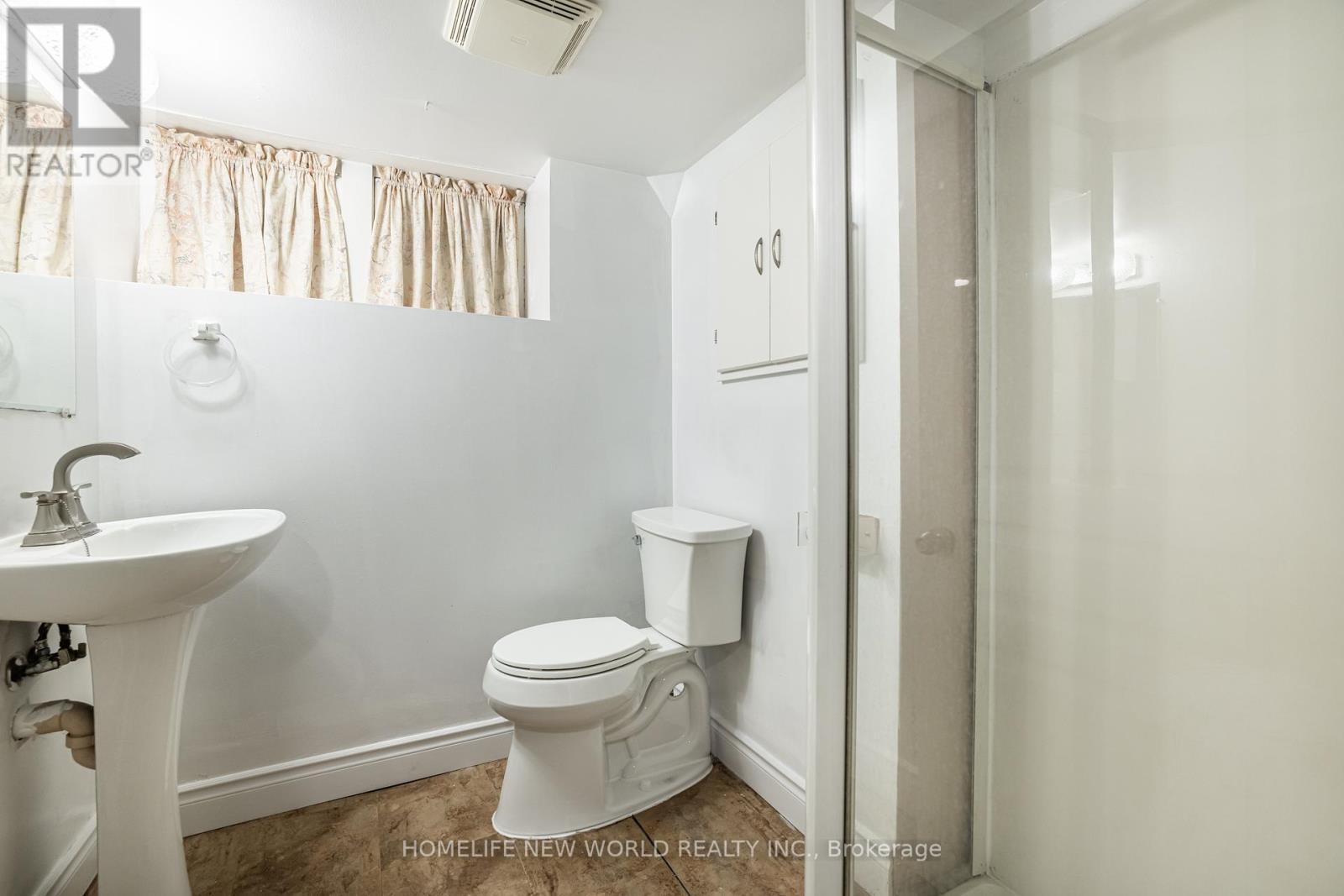 1107 Royal York Road, Toronto, ON - Indoor Photo Showing Bathroom