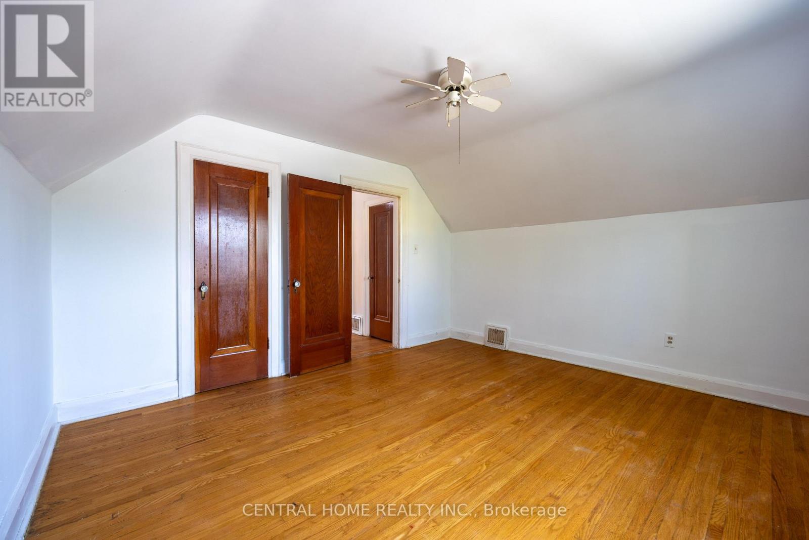 1650 King Street E, Hamilton, ON - Indoor Photo Showing Other Room