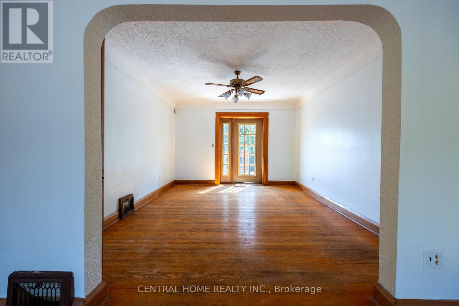 1650 King Street E, Hamilton, ON - Indoor Photo Showing Other Room