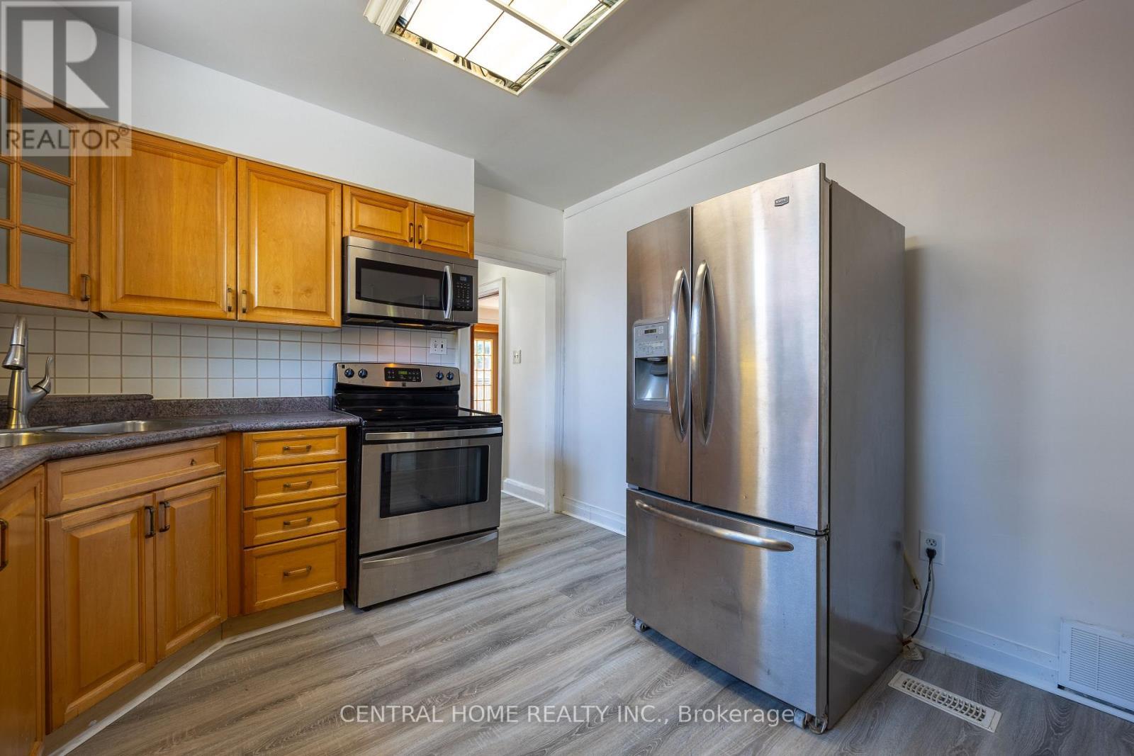 1650 King Street E, Hamilton, ON - Indoor Photo Showing Kitchen