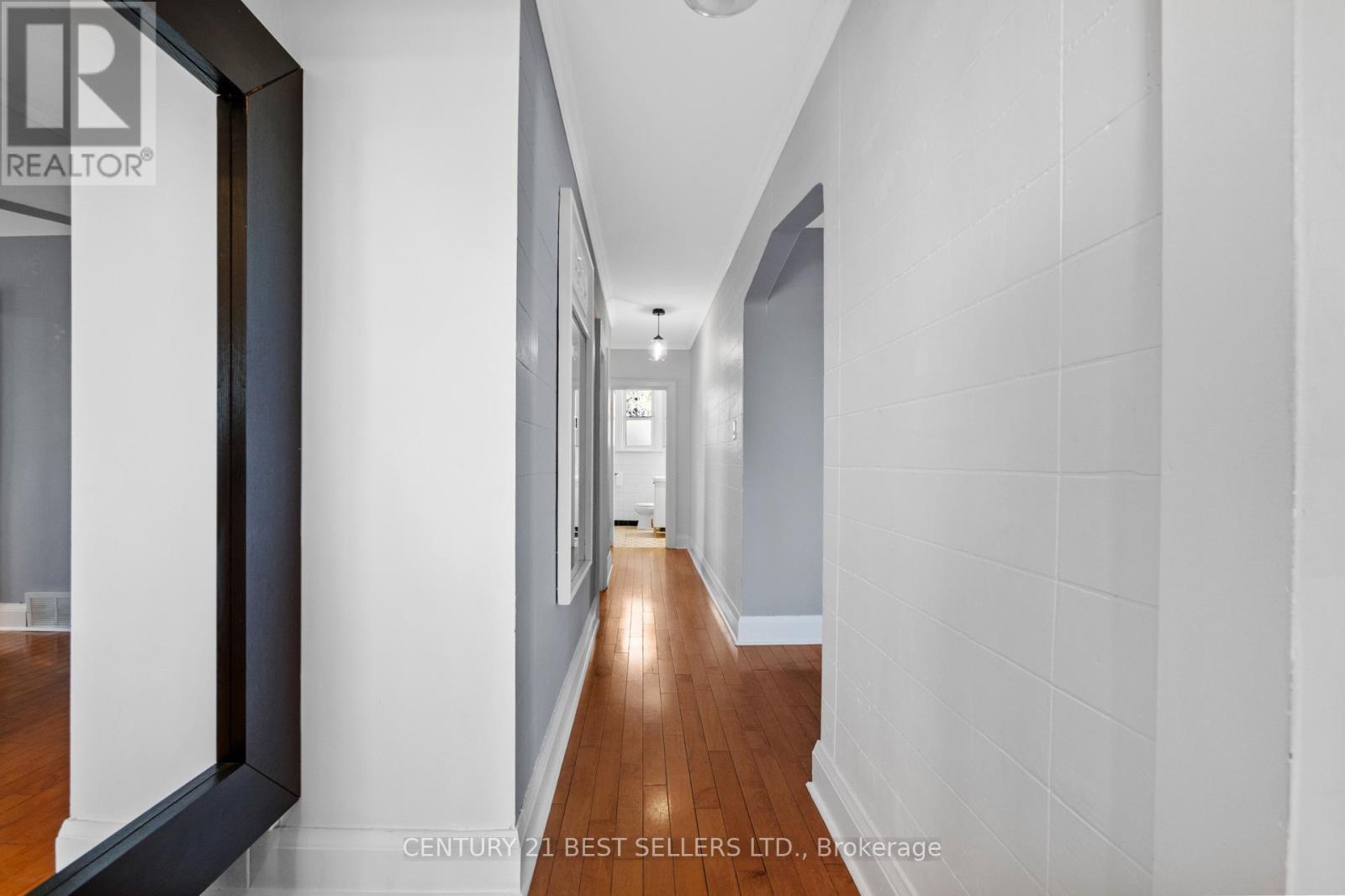 933 6 Highway N, Hamilton, ON - Indoor Photo Showing Other Room