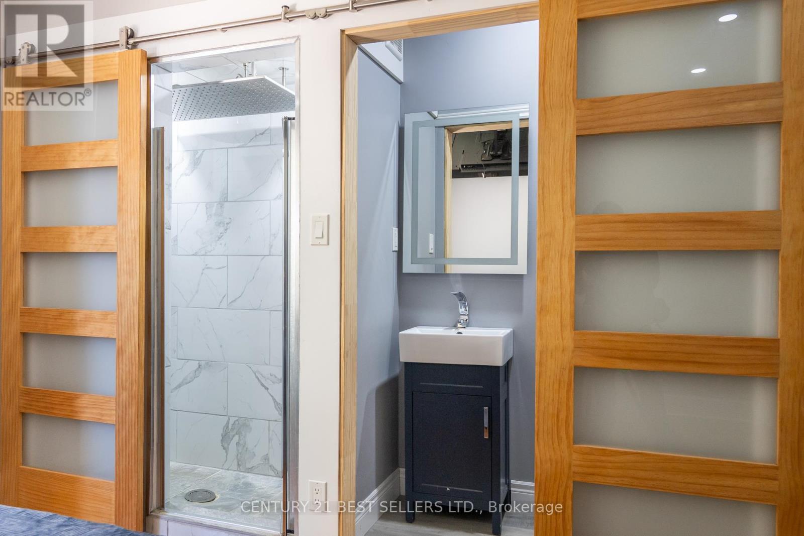 933 6 Highway N, Hamilton, ON - Indoor