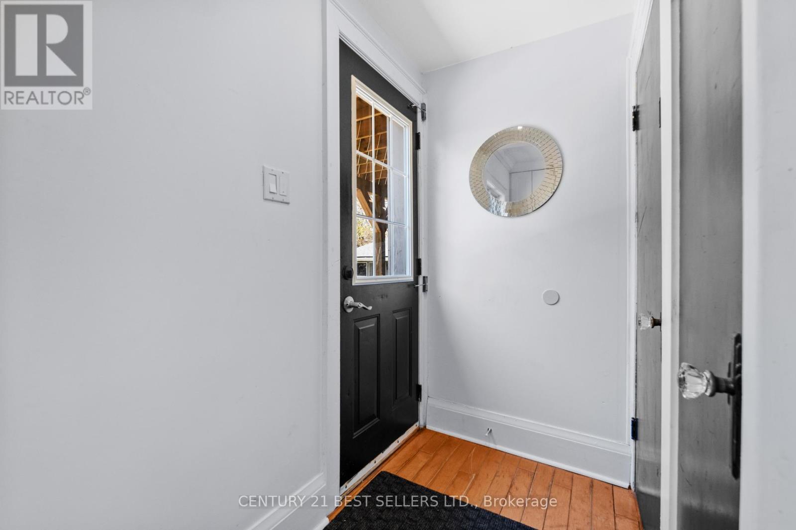 933 6 Highway N, Hamilton, ON - Indoor Photo Showing Other Room