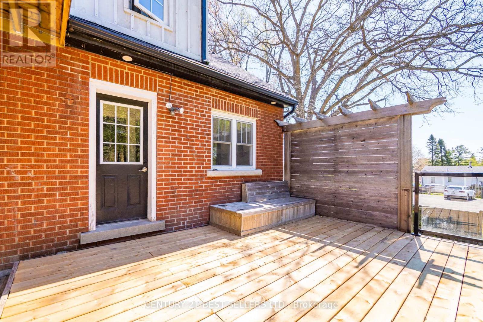 933 6 Highway N, Hamilton, ON - Outdoor With Deck Patio Veranda With Exterior