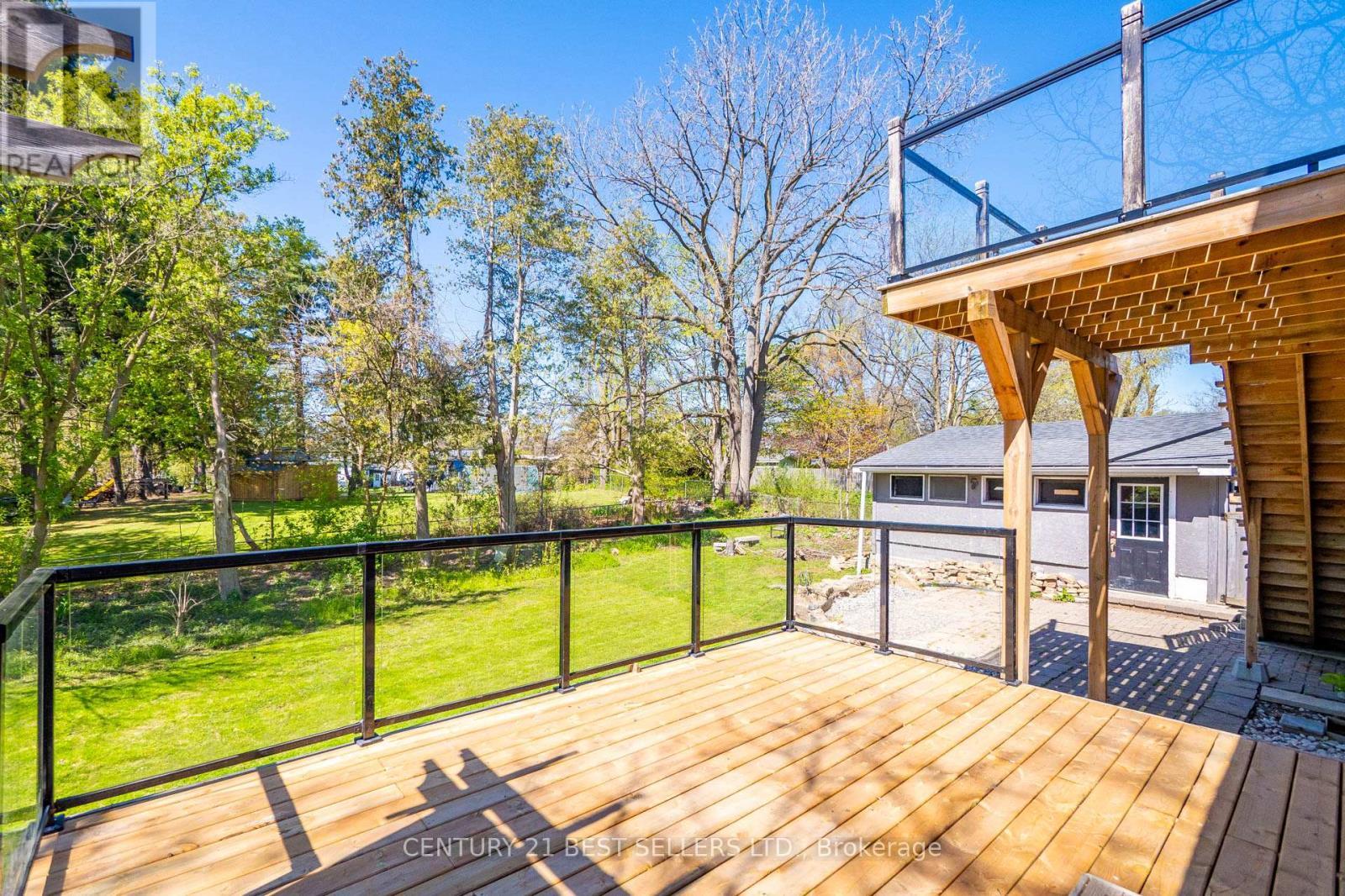 933 6 Highway N, Hamilton, ON - Outdoor With Deck Patio Veranda With Exterior