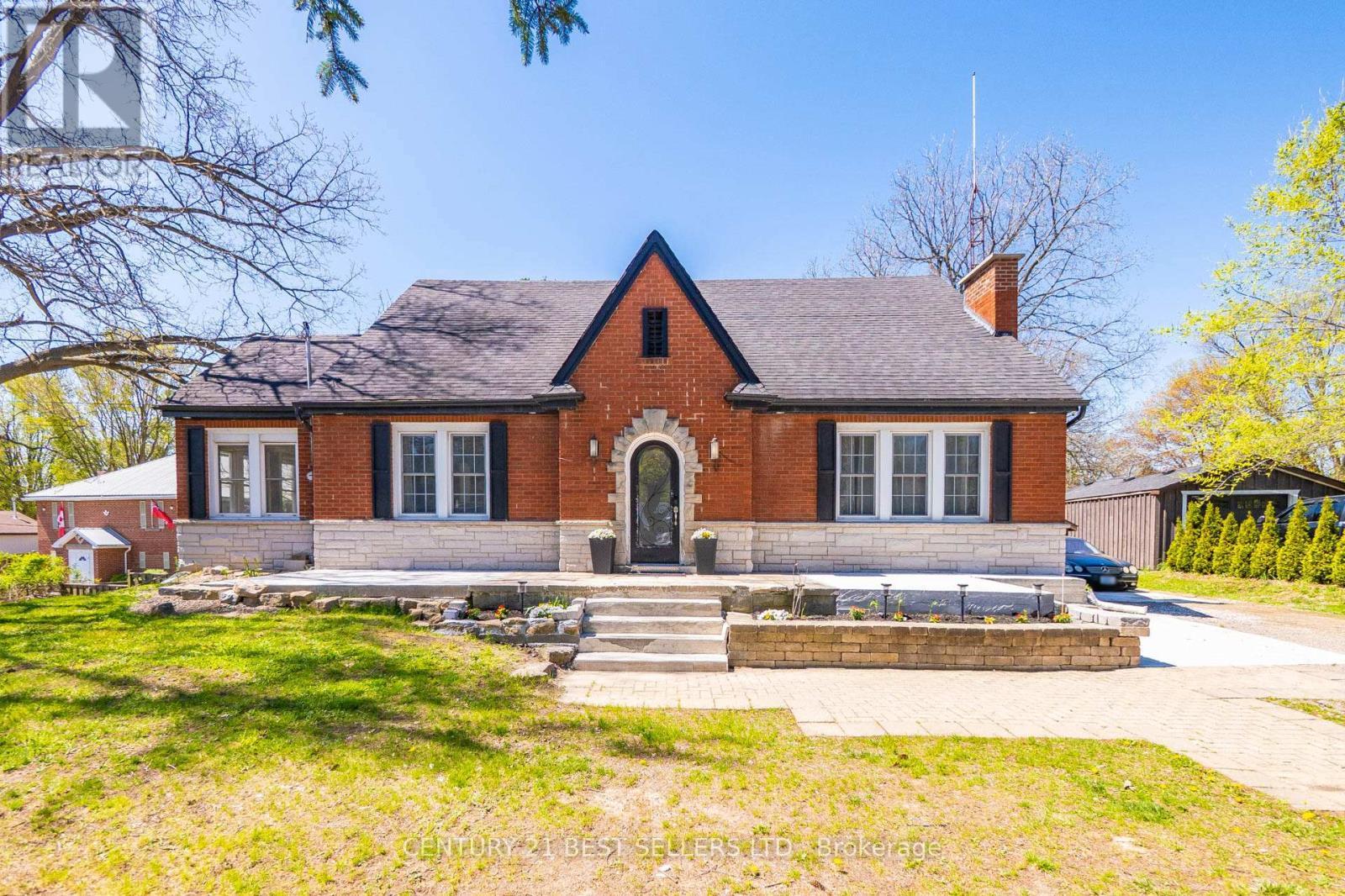 933 6 Highway N, Hamilton, ON - Outdoor