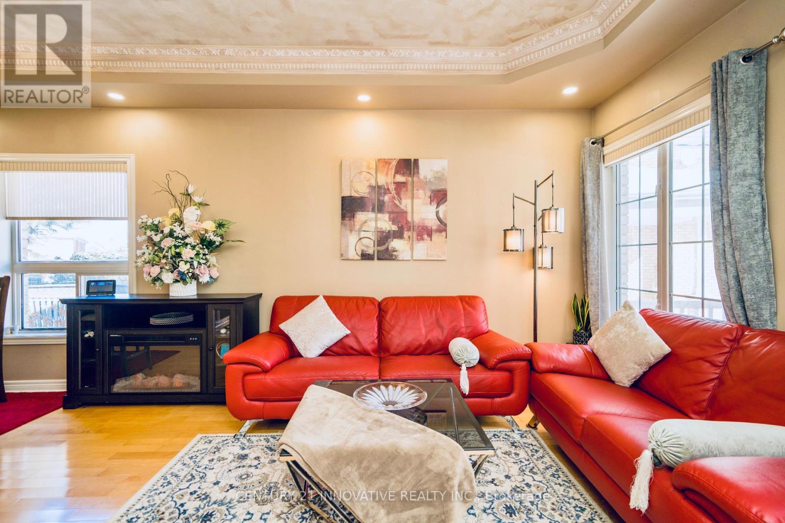 40 Norbury Drive, Markham, ON - Indoor Photo Showing Living Room