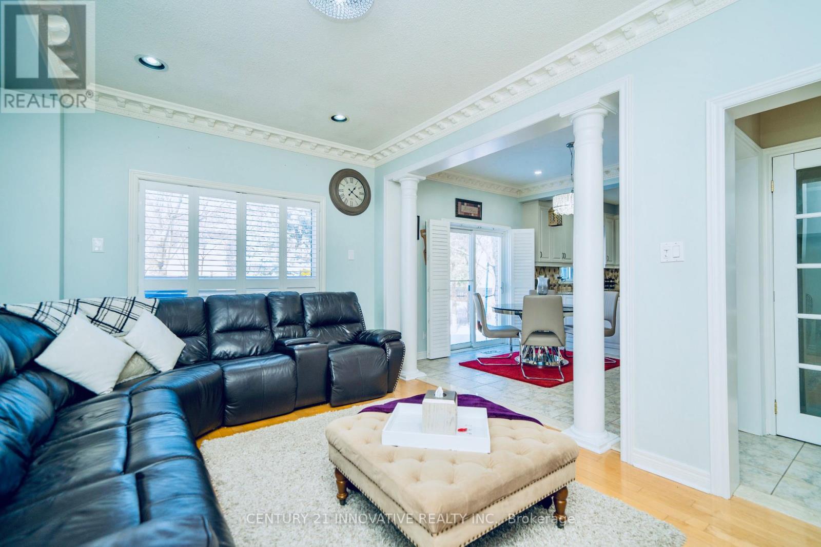 40 Norbury Drive, Markham, ON - Indoor Photo Showing Living Room