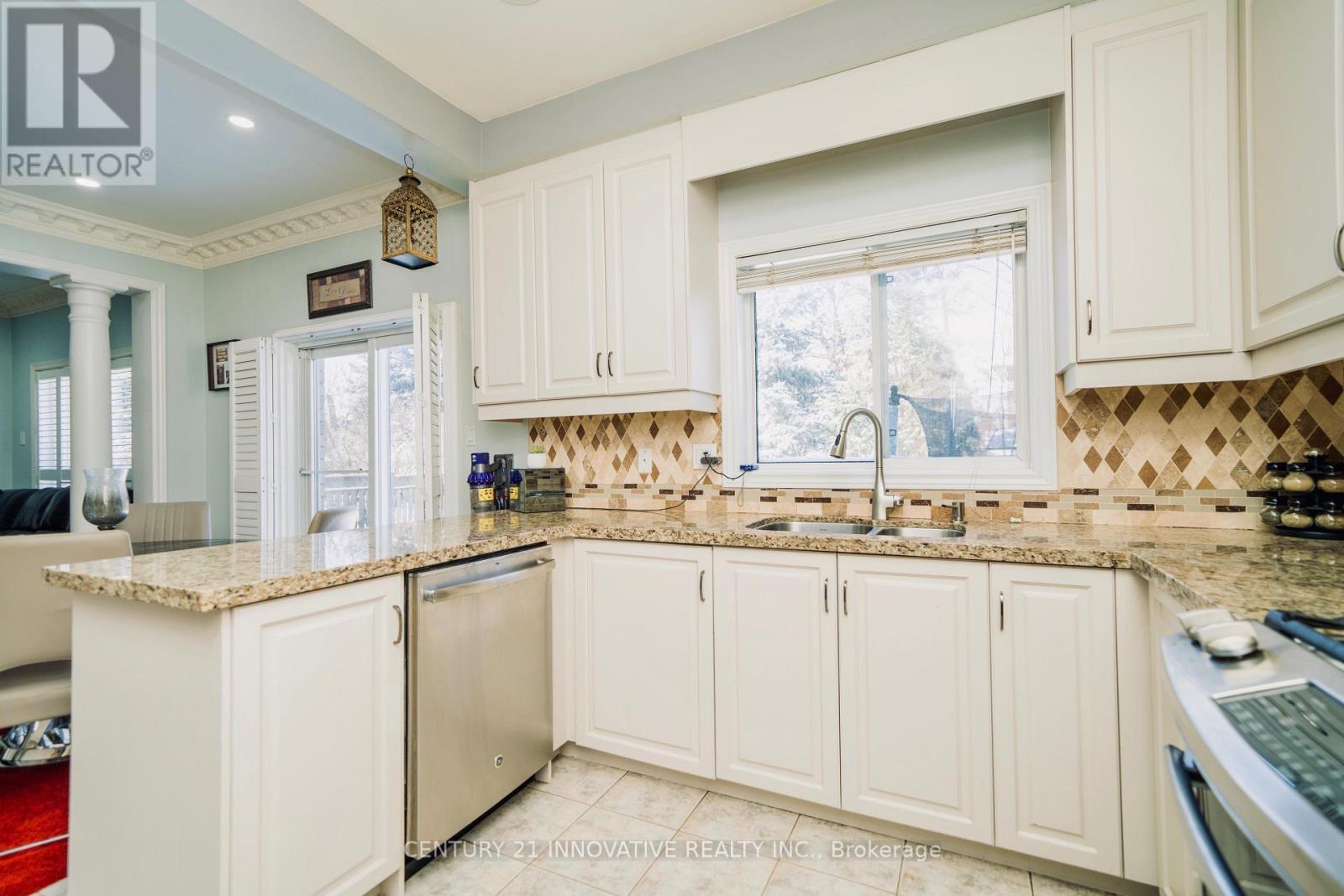 40 Norbury Drive, Markham, ON - Indoor Photo Showing Kitchen With Double Sink