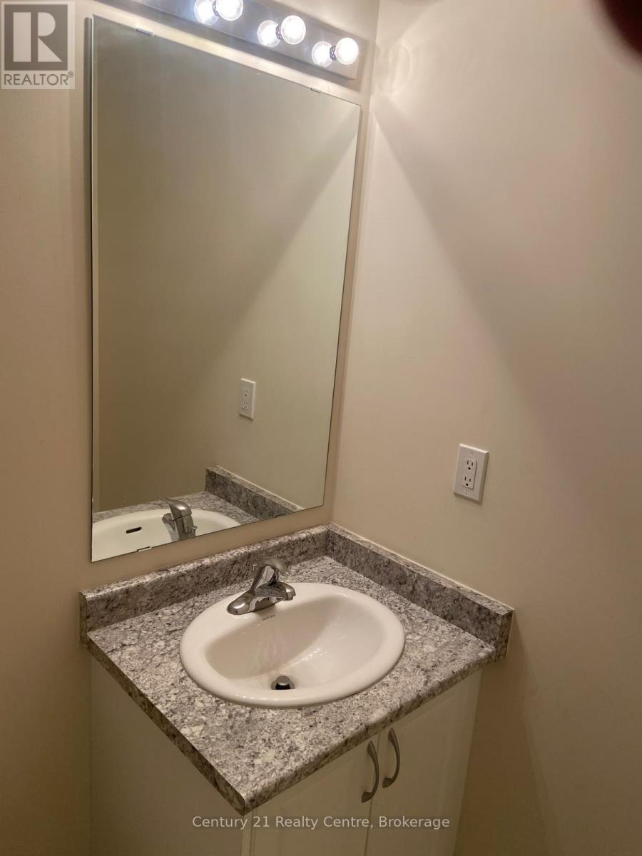 5 Shiff Crescent, Brampton, ON - Indoor Photo Showing Bathroom