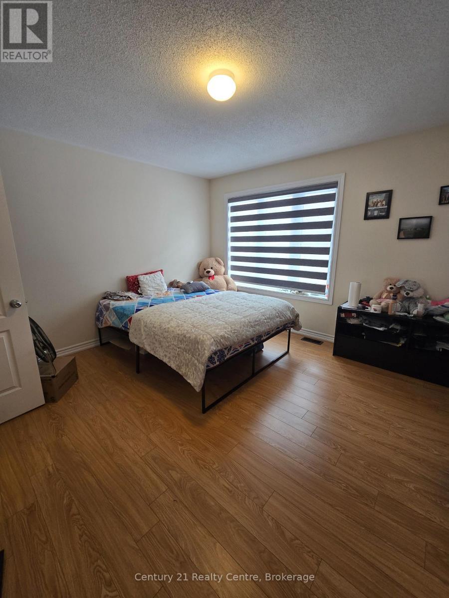 5 Shiff Crescent, Brampton, ON - Indoor Photo Showing Bedroom