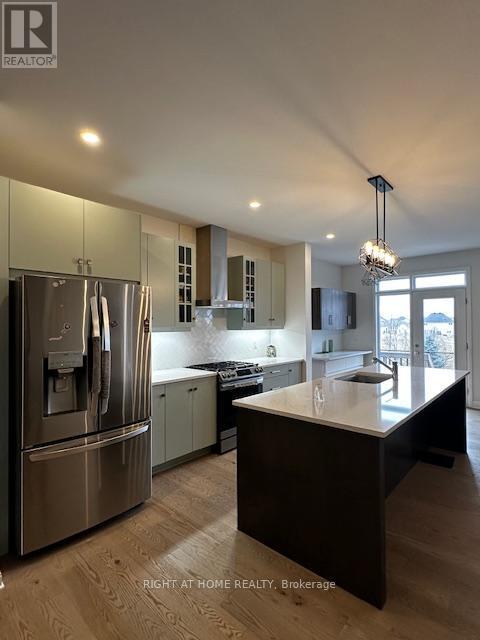 26 Stanhope Court, Ottawa, ON - Indoor Photo Showing Kitchen With Upgraded Kitchen
