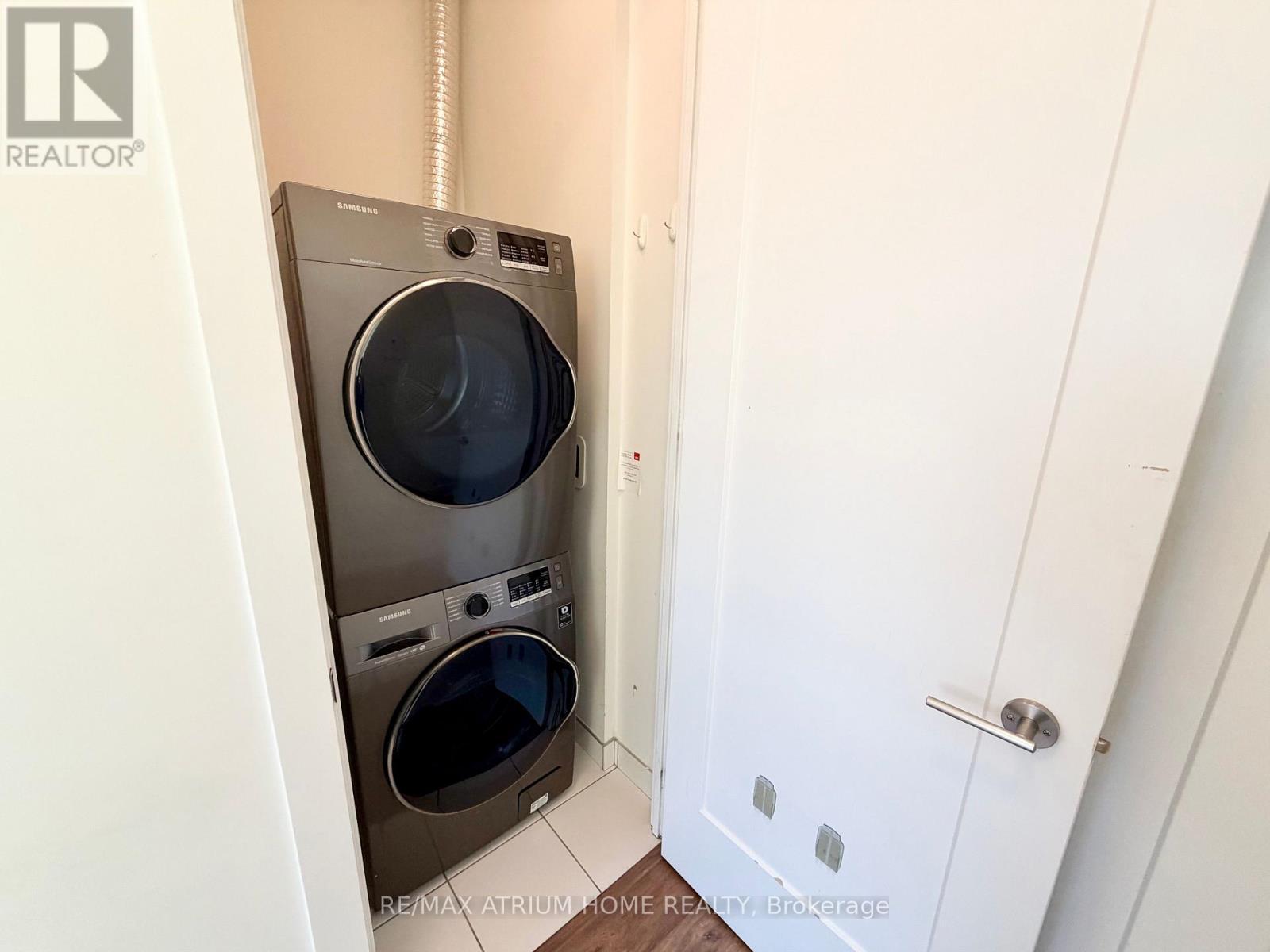 221 - 38 Cameron Street, Toronto, ON - Indoor Photo Showing Laundry Room