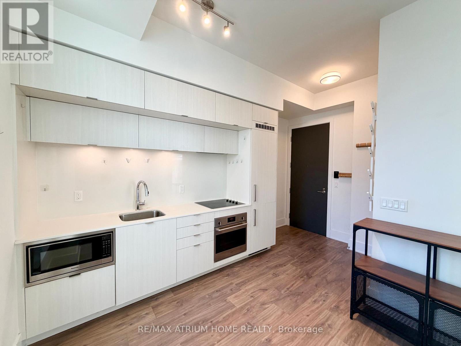 221 - 38 Cameron Street, Toronto, ON - Indoor Photo Showing Kitchen