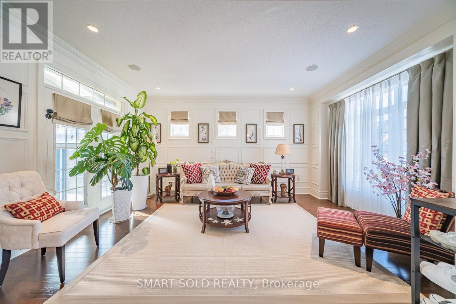 33 Earnshaw Drive, Markham, ON - Indoor Photo Showing Living Room