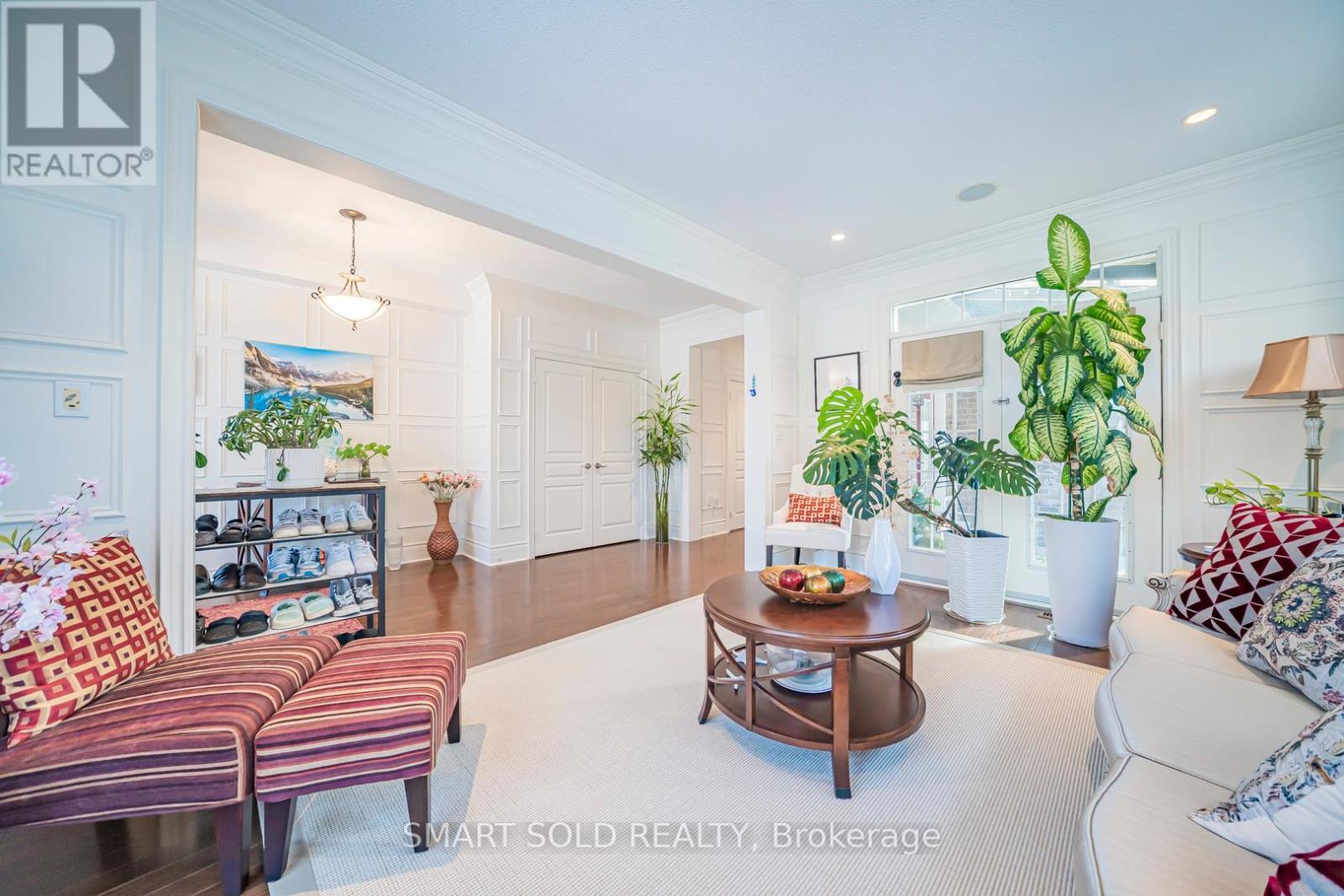 33 Earnshaw Drive, Markham, ON - Indoor Photo Showing Living Room