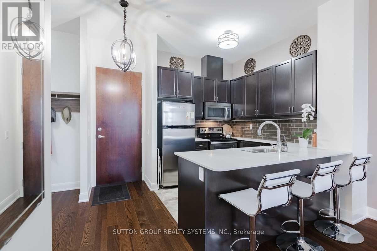 116 - 2480 Prince Michael Drive, Oakville, ON - Indoor Photo Showing Kitchen With Upgraded Kitchen