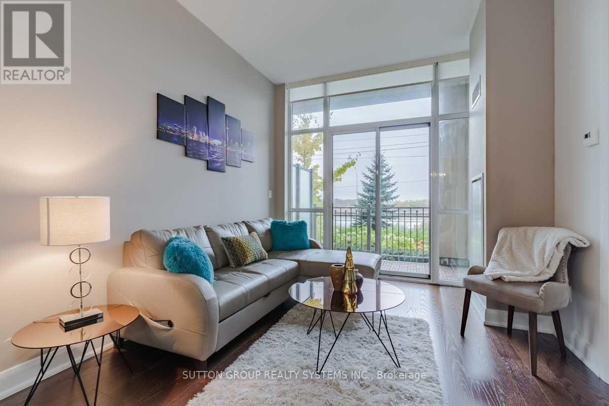 116 - 2480 Prince Michael Drive, Oakville, ON - Indoor Photo Showing Living Room