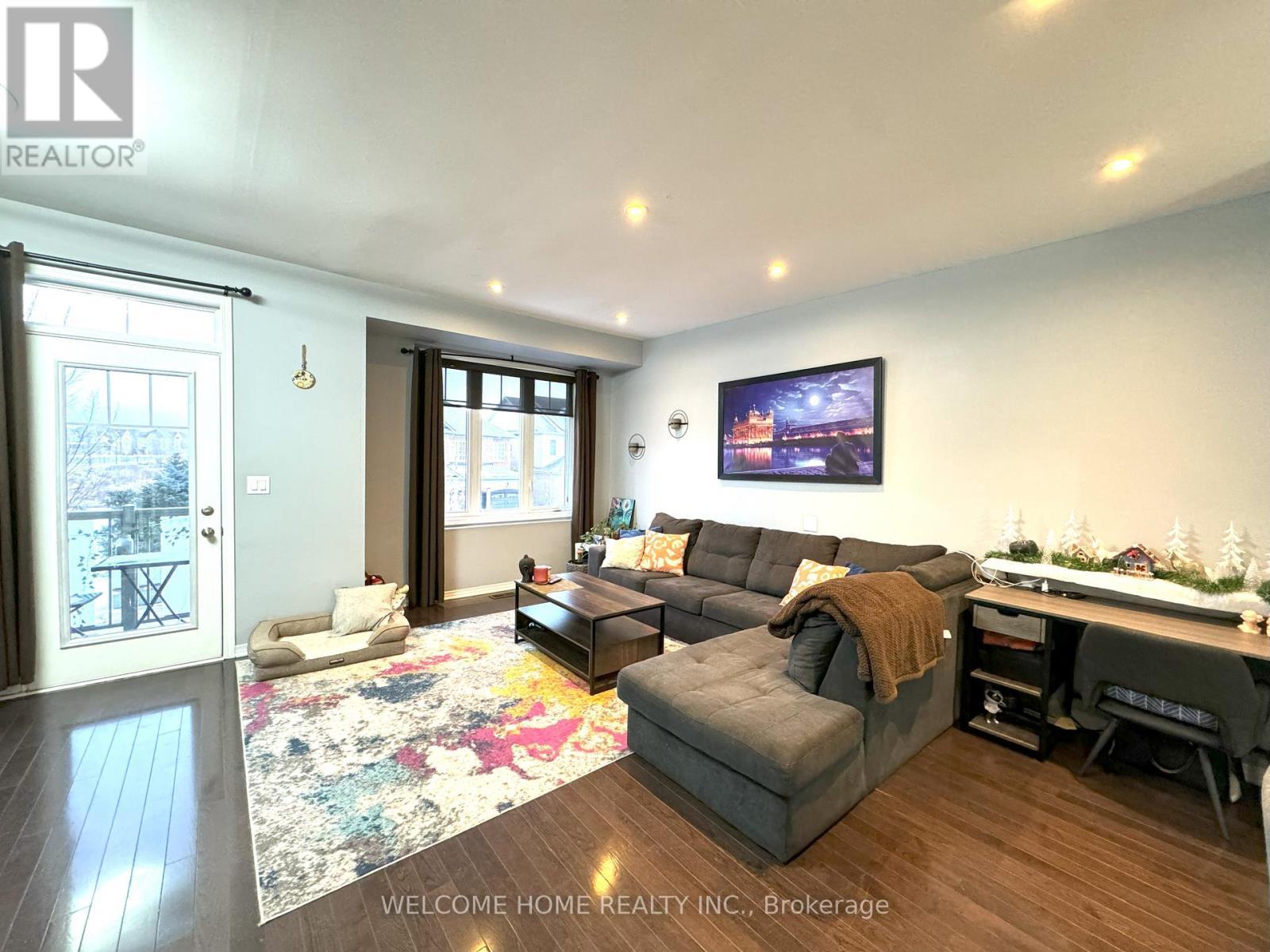 26 Larson Peak Road, Caledon, ON - Indoor Photo Showing Living Room
