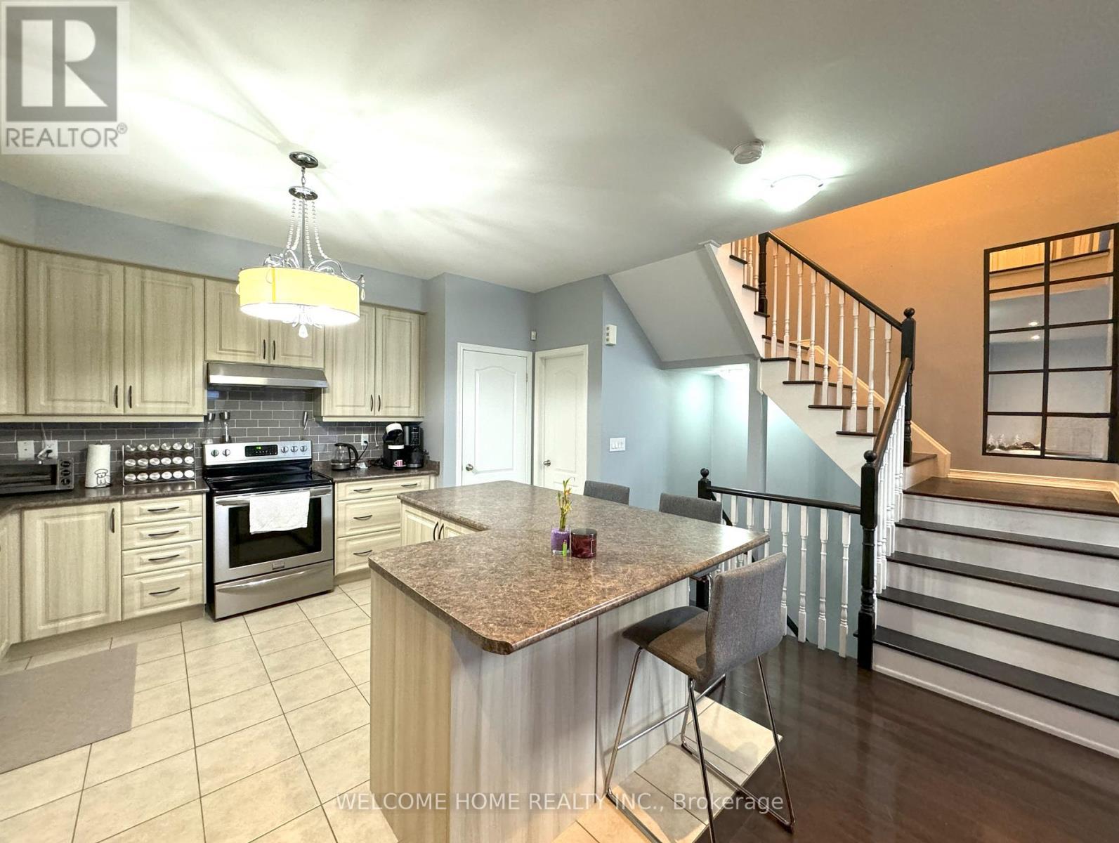 26 Larson Peak Road, Caledon, ON - Indoor Photo Showing Kitchen With Double Sink